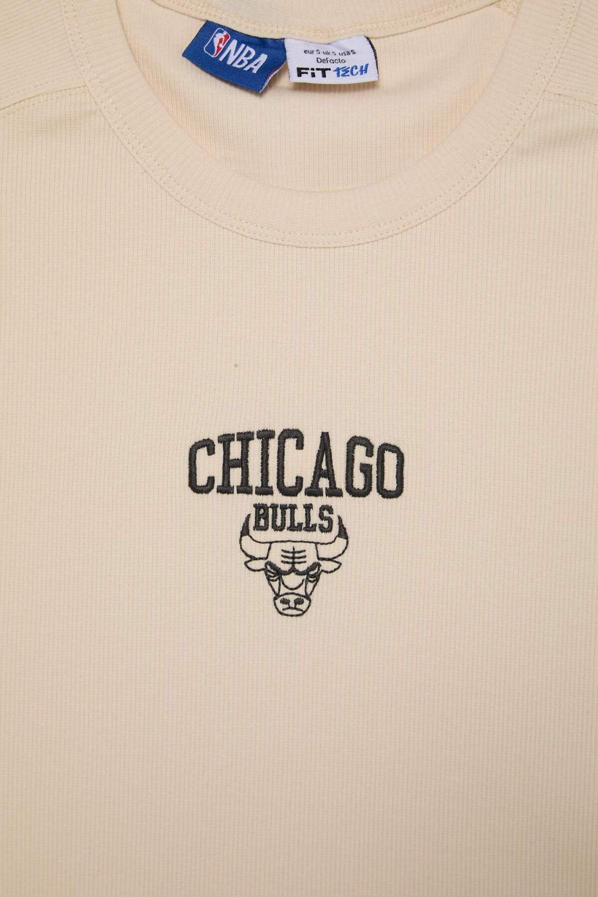 DeFacto NBA Chıcago Bulls Standart Fıt Bisiklet Yaka Nakış Baskı Fitilli Kaşkorse Kısa Kollu Tişört E3829AX2 görsel 7