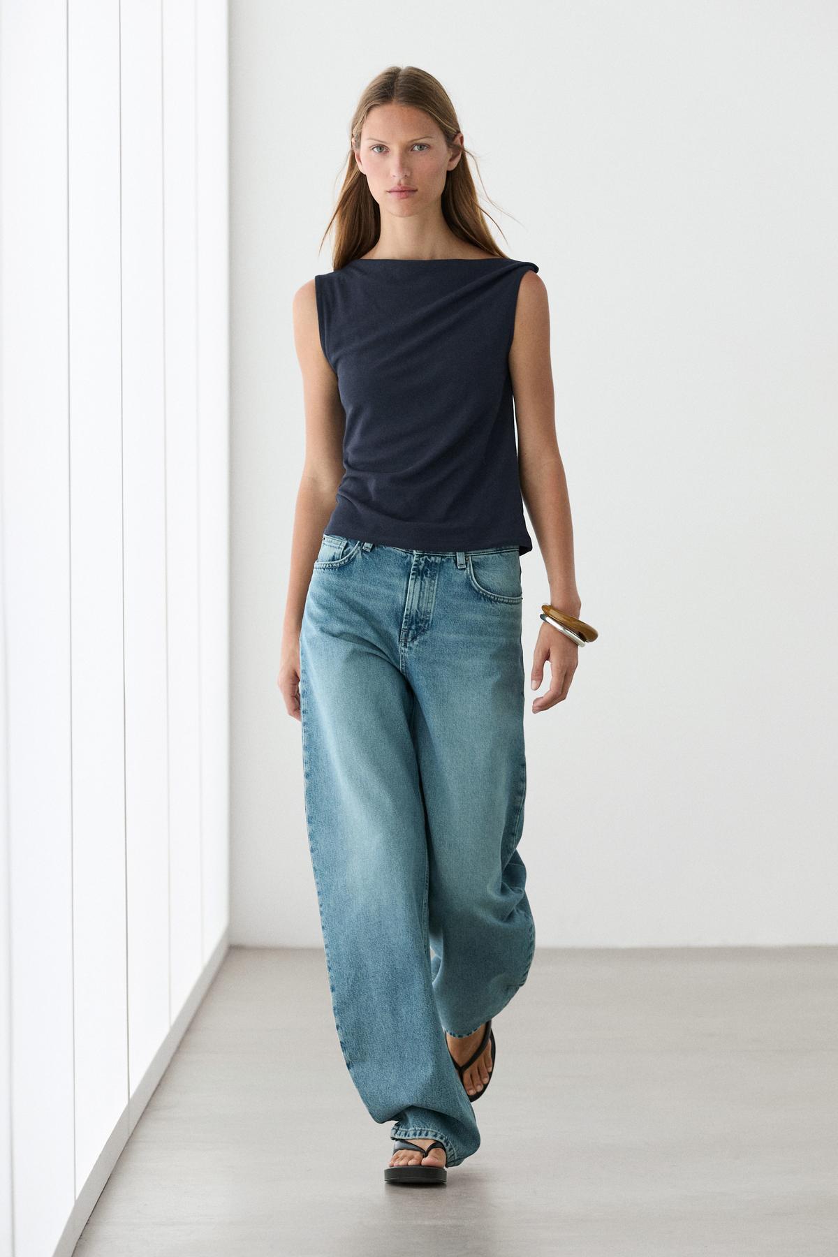 Asymmetrical low-sleeved blouse
