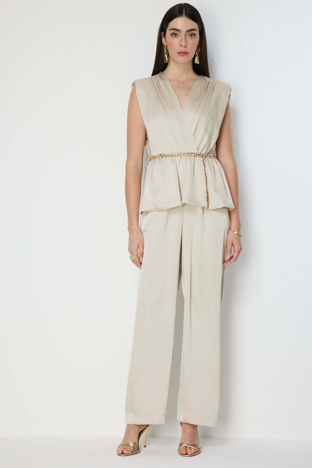 Sleeveless Jumpsuit with Chain Accessory