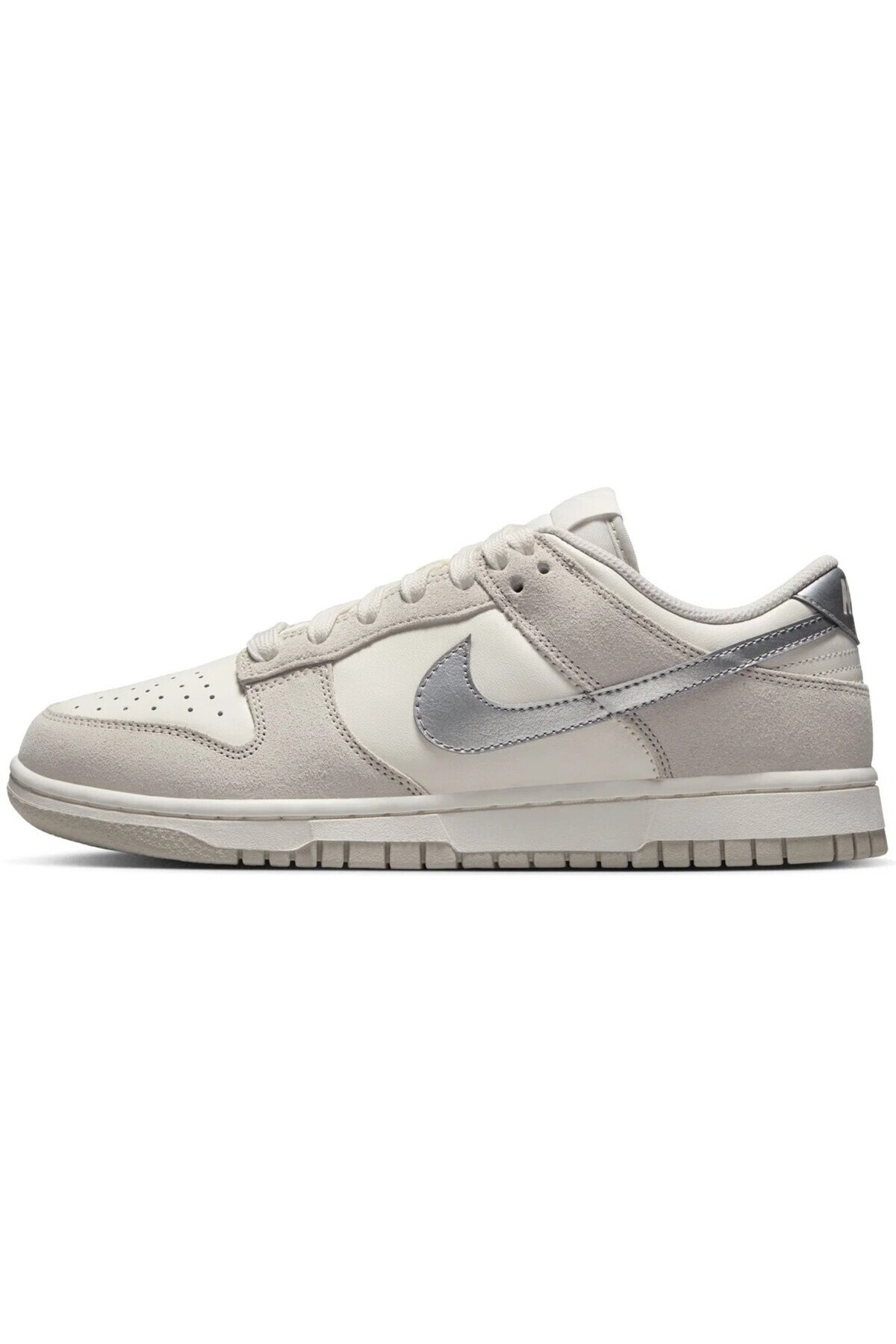 کفش کتانی چرم زنانه Dunk Low مدل 'Silver Swoosh'، کفش ورزشی زنانه چرم اصل، کرم نایکی کفش اسنیکر Nike