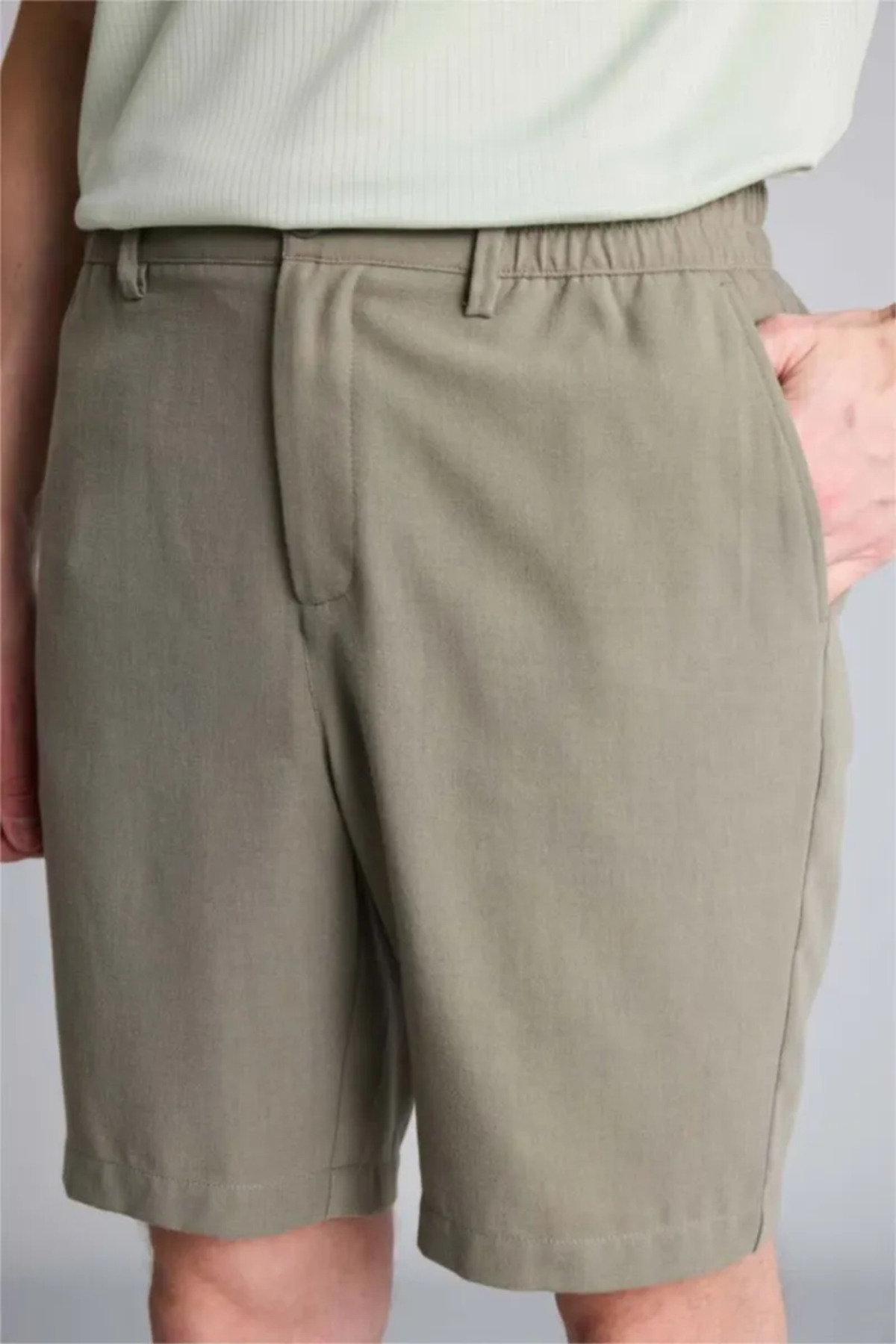 DeFacto Nefes Alabilir Regular Fit Düz Paça Bermuda Şort D4277AX26SM görsel 4
