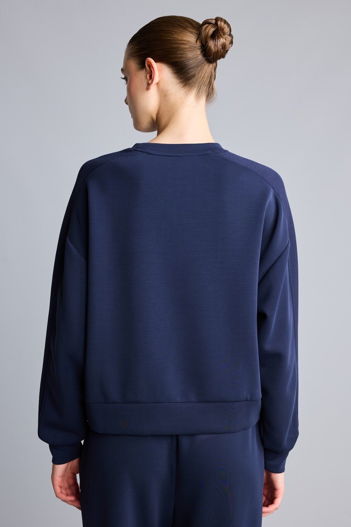 DeFacto Ultra Yumuşak Oversize Bisiklet Yaka Dikiş Detaylı Modal Sporcu Basic Sweatshirt H4536AX26AU görsel 5