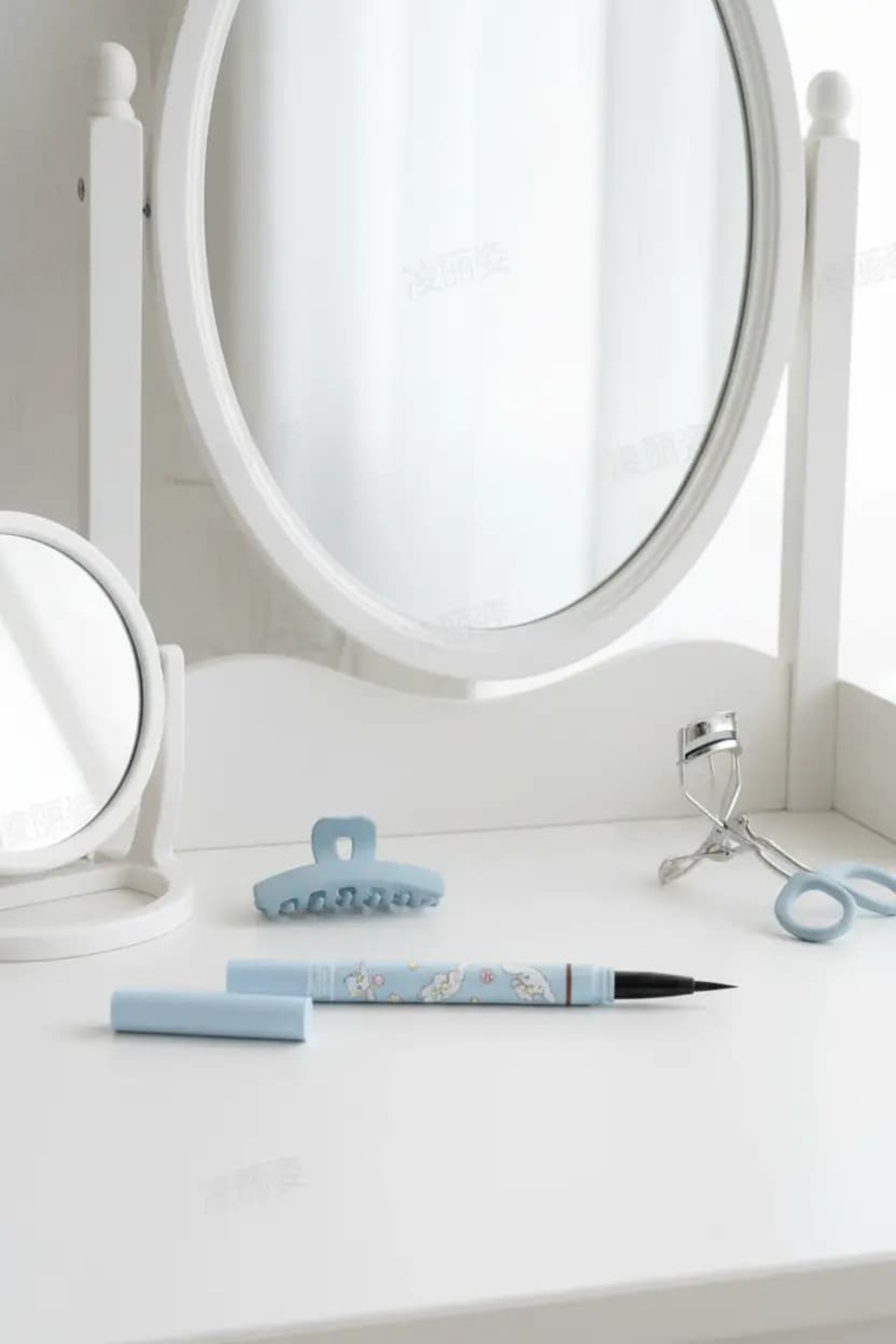 SANRIO Liquid Liquid Eyeliner Cinnamoroll 03 Brown Light – Look Natural and Elegant — رنگارنگ 2022847610103