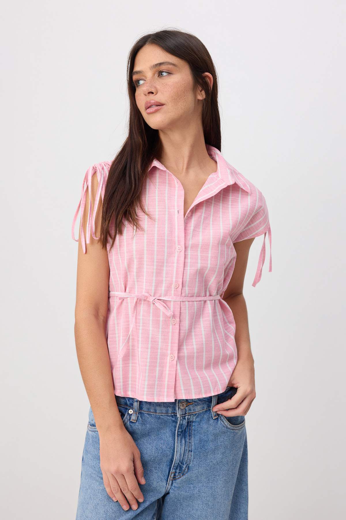 Trendyolmilla Açık Pembe Çizgili Büzgü Detaylı Gömlek TWOSS26GO00208