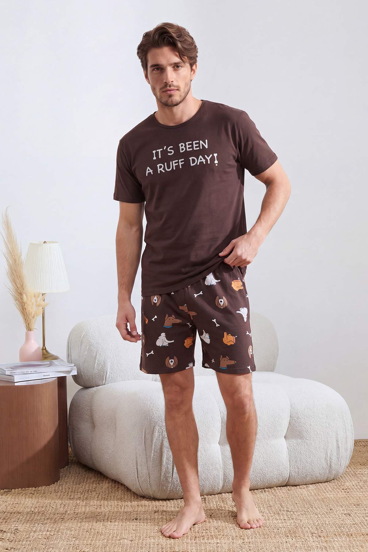 Trendyolmilla Man Kahverengi Regular Kesim Baskılı Pamuklu Örme Pijama Takımı TMNSS26PT00061