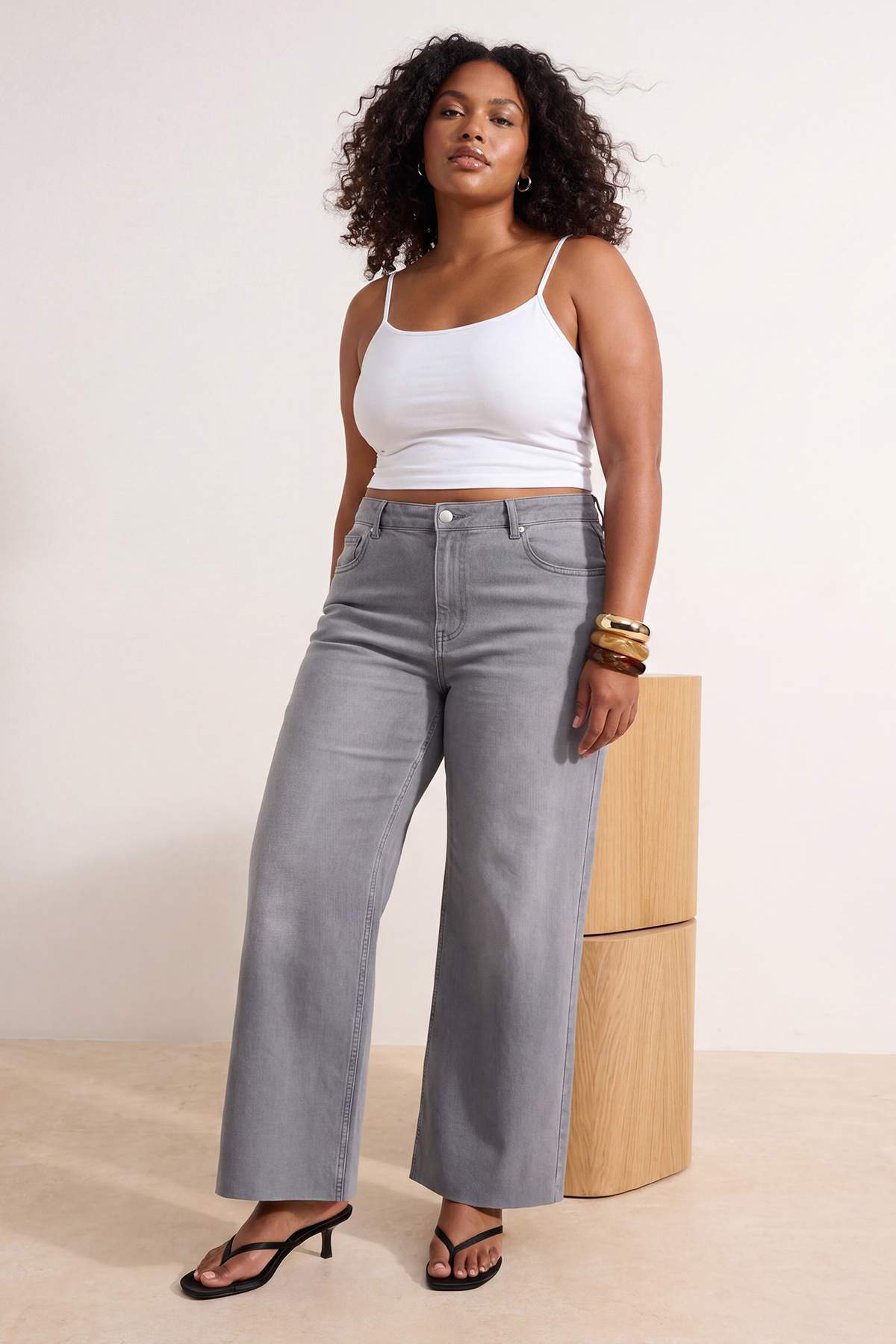 Trendyolmilla Curve Gri Yüksek Bel Geniş Paça/ Wide Leg Comfort/Orta Esnek Büyük Beden Jeans TBBAW26CJ00059