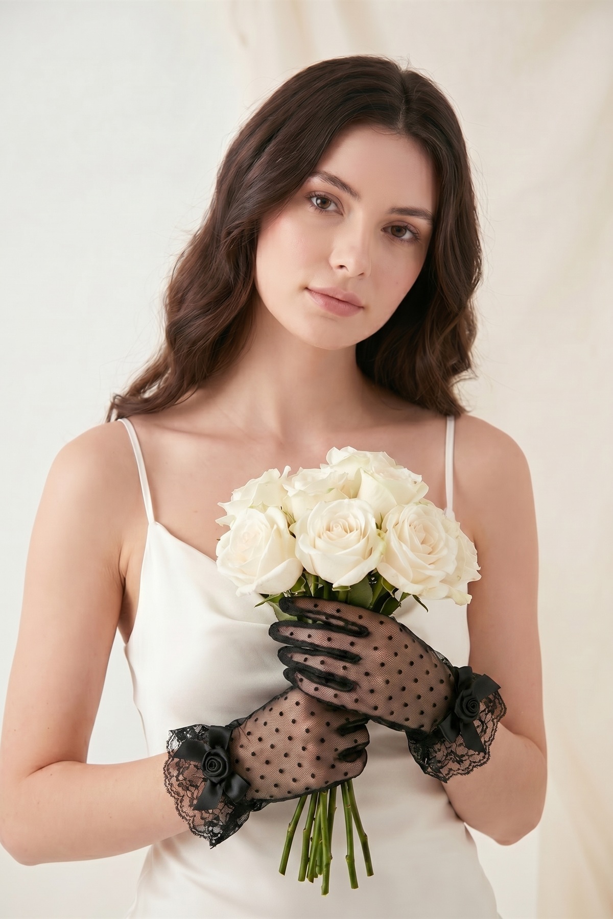 Elegance Scarf Kısa Puantiyeli Tül Dantelli Gelin Eldiveni Siyah Abiye Davet Gece Parti Söz Kına Nişan görsel 3