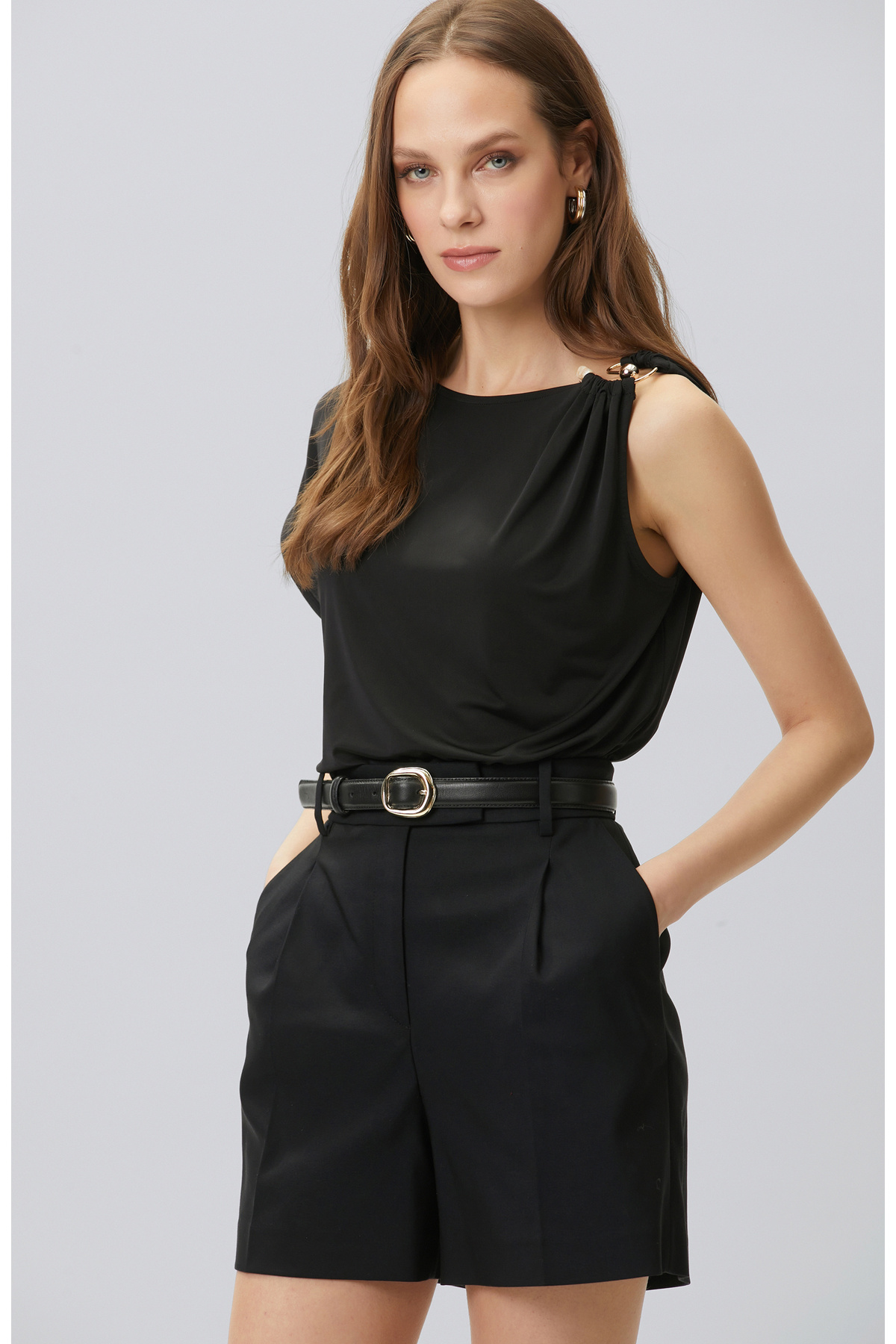 Black Accessory Detailed Knitted Blouse