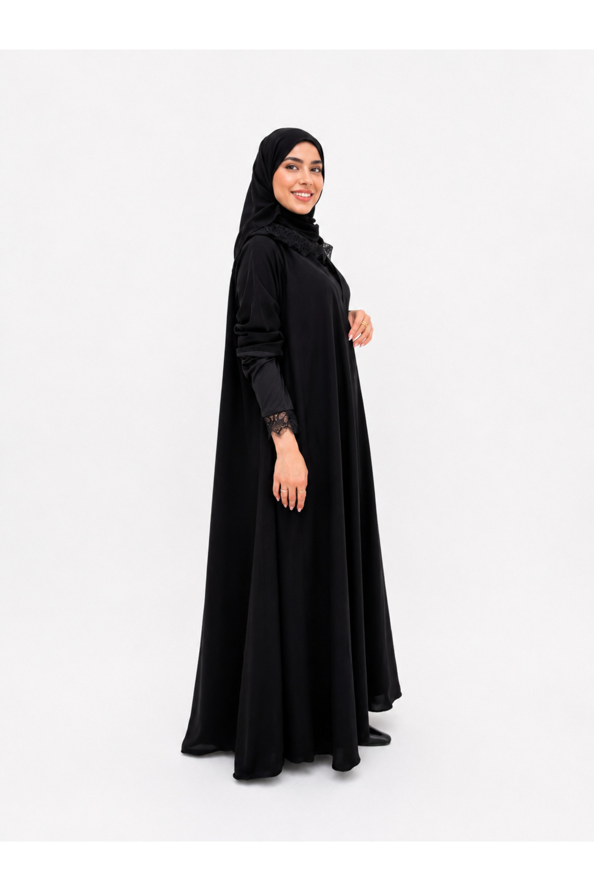 عبايه ساده سوداء