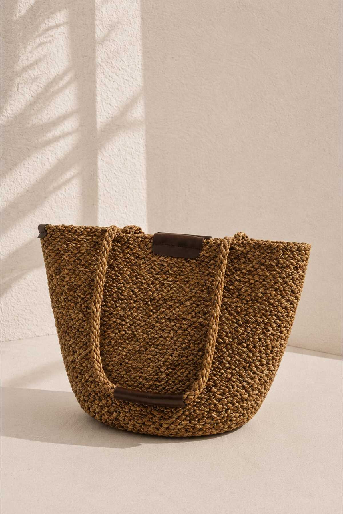 کیف ساحلی بزرگ زنانه با طراحی کِرچِل و قفل مگنتی قهوه‌ای