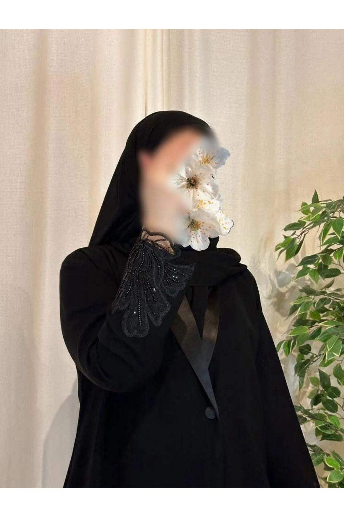 عباية اطياف, بتصميم هادئ واكمام مزخرفة
