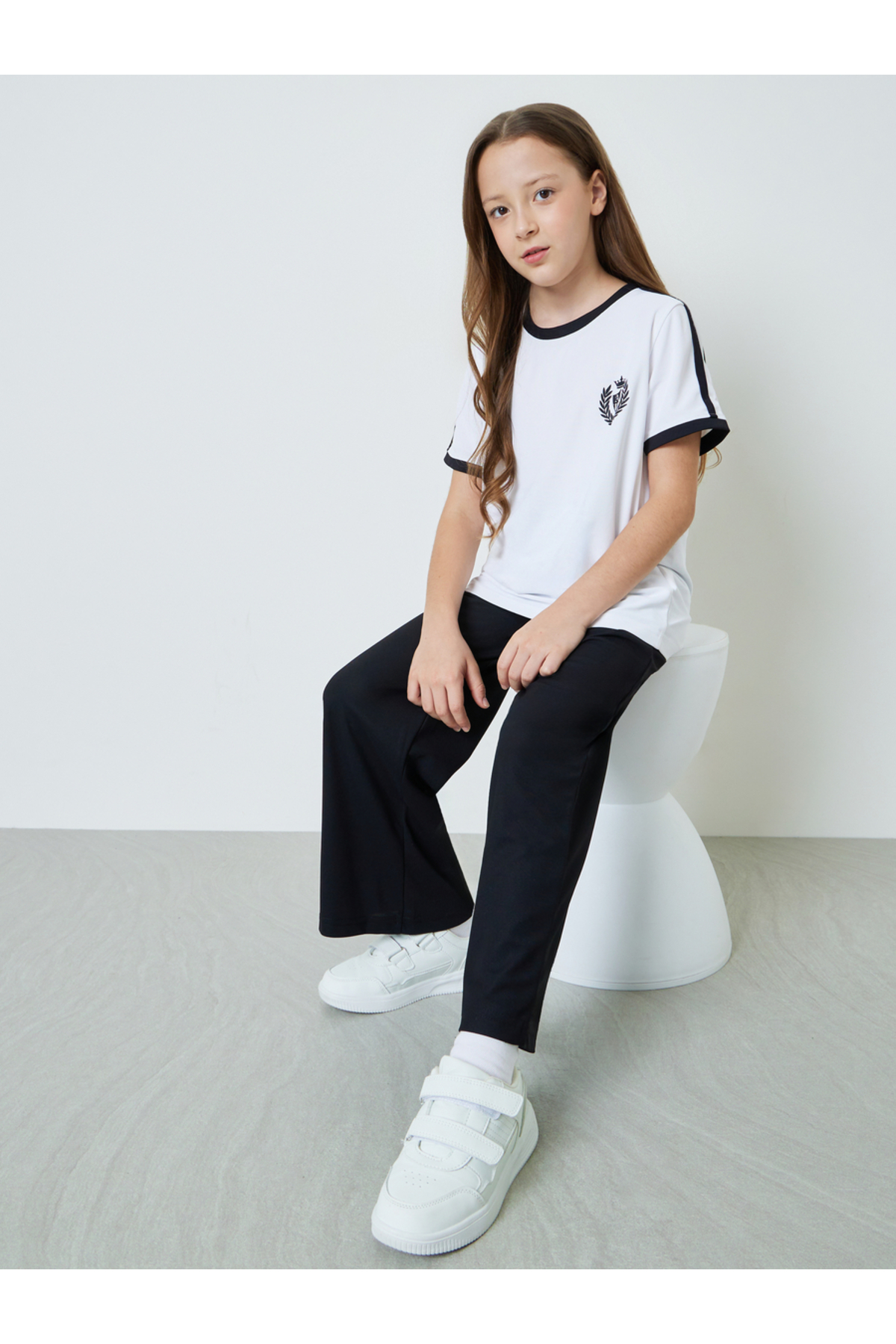 Styli Girls Round Neck T-Shirt and Wide Leg Joggers Set