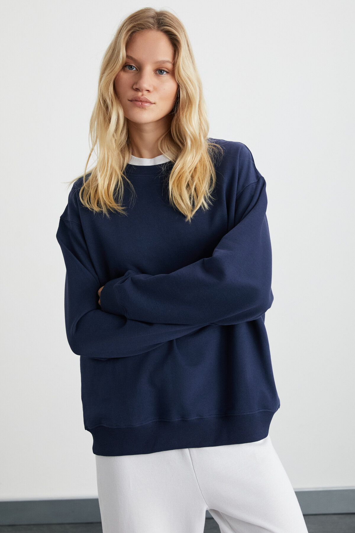 ETHIQUET KARIUS Kadın Organik Pamuklu İçi Polarlı Oversize Yuvarlak Yakalı Lacivert Sweatshirt görsel 3