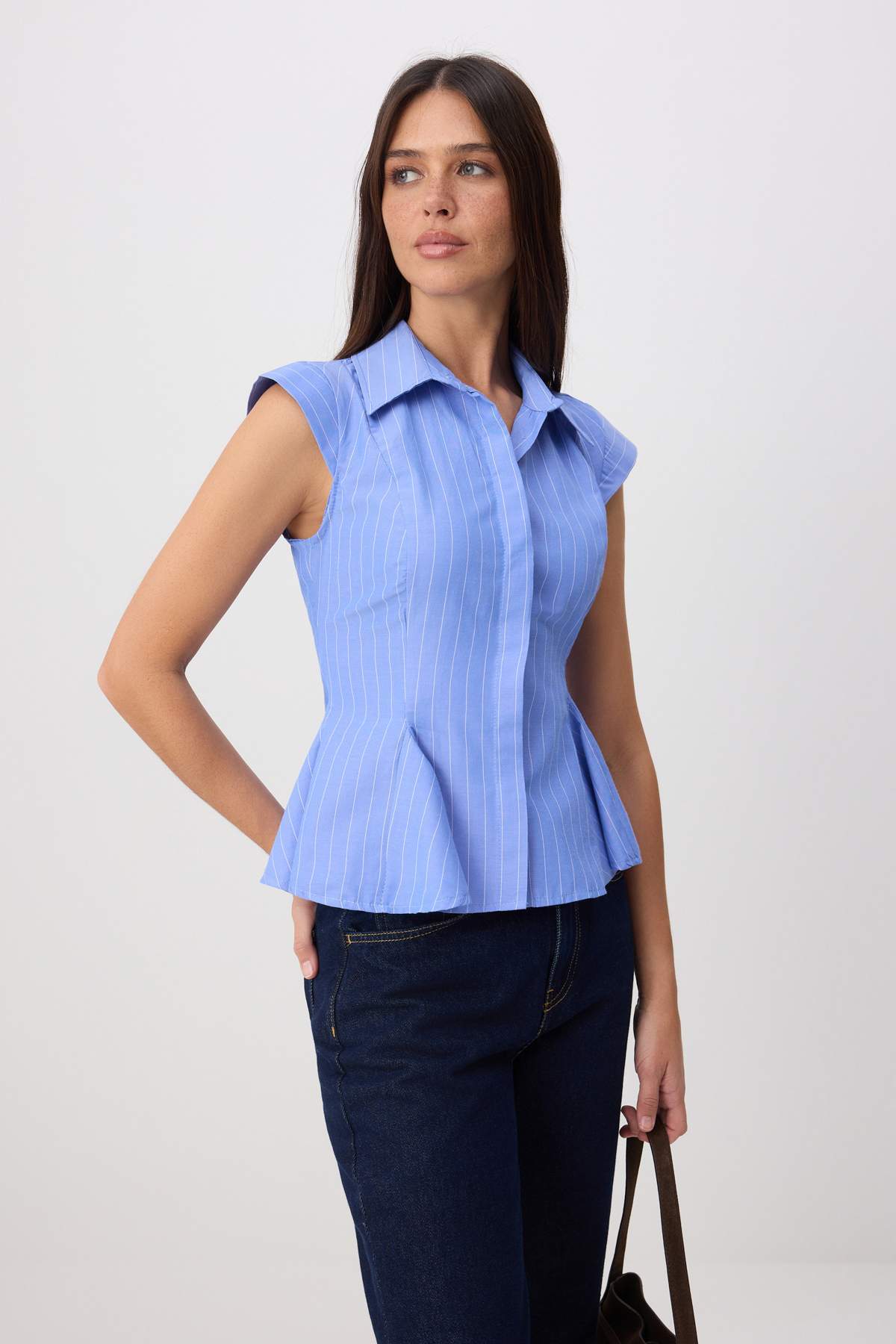 Trendyol Kollektion Blau-Mehrfarbig gestreiftes Hemd mit Schößchen-Details TW...