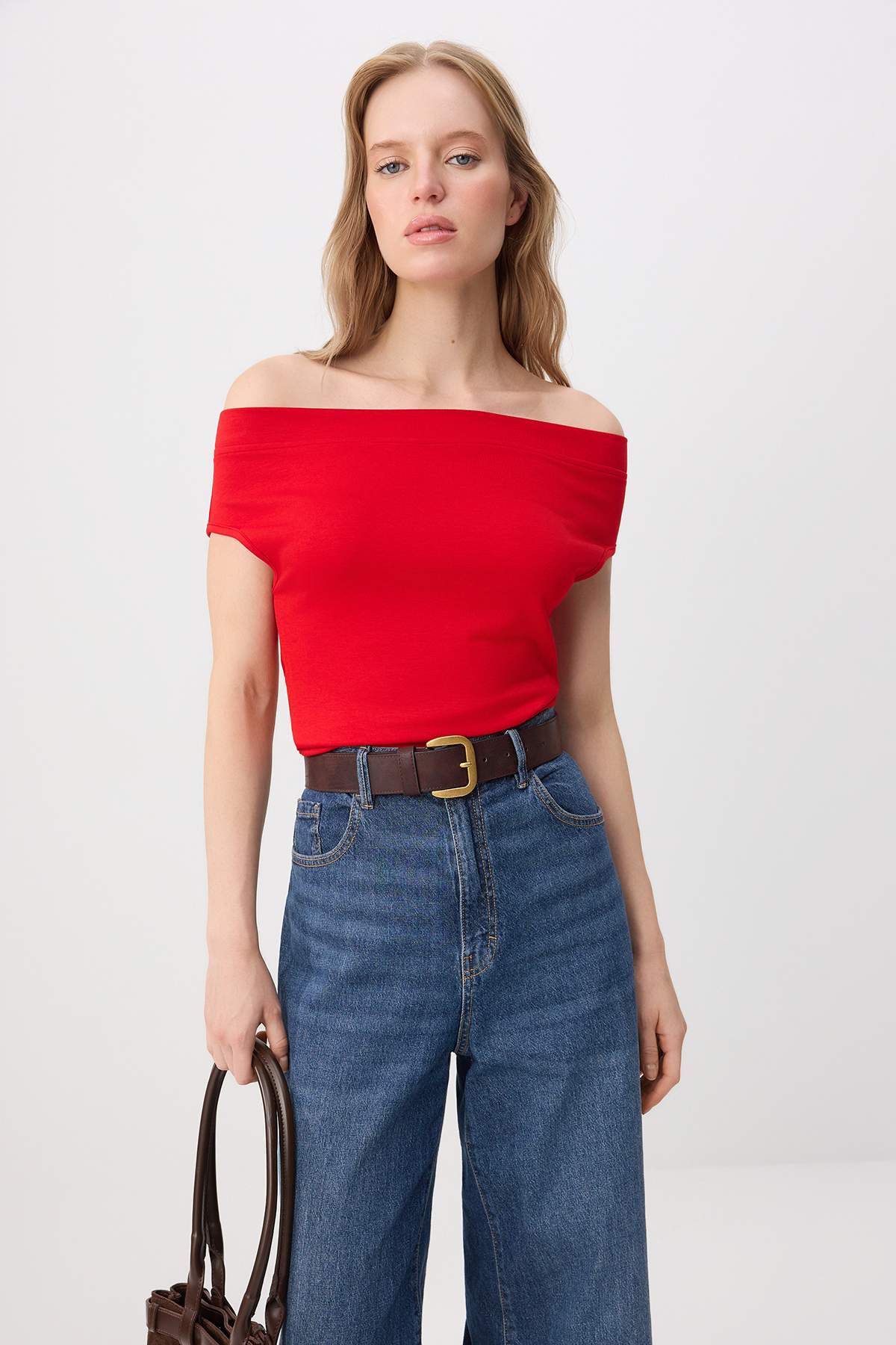 Trendyolmilla Kırmızı Fitted/Vücuda Oturan Carmen Yaka Kolsuz Esnek Örme Bluz TWOSS26BZ00788