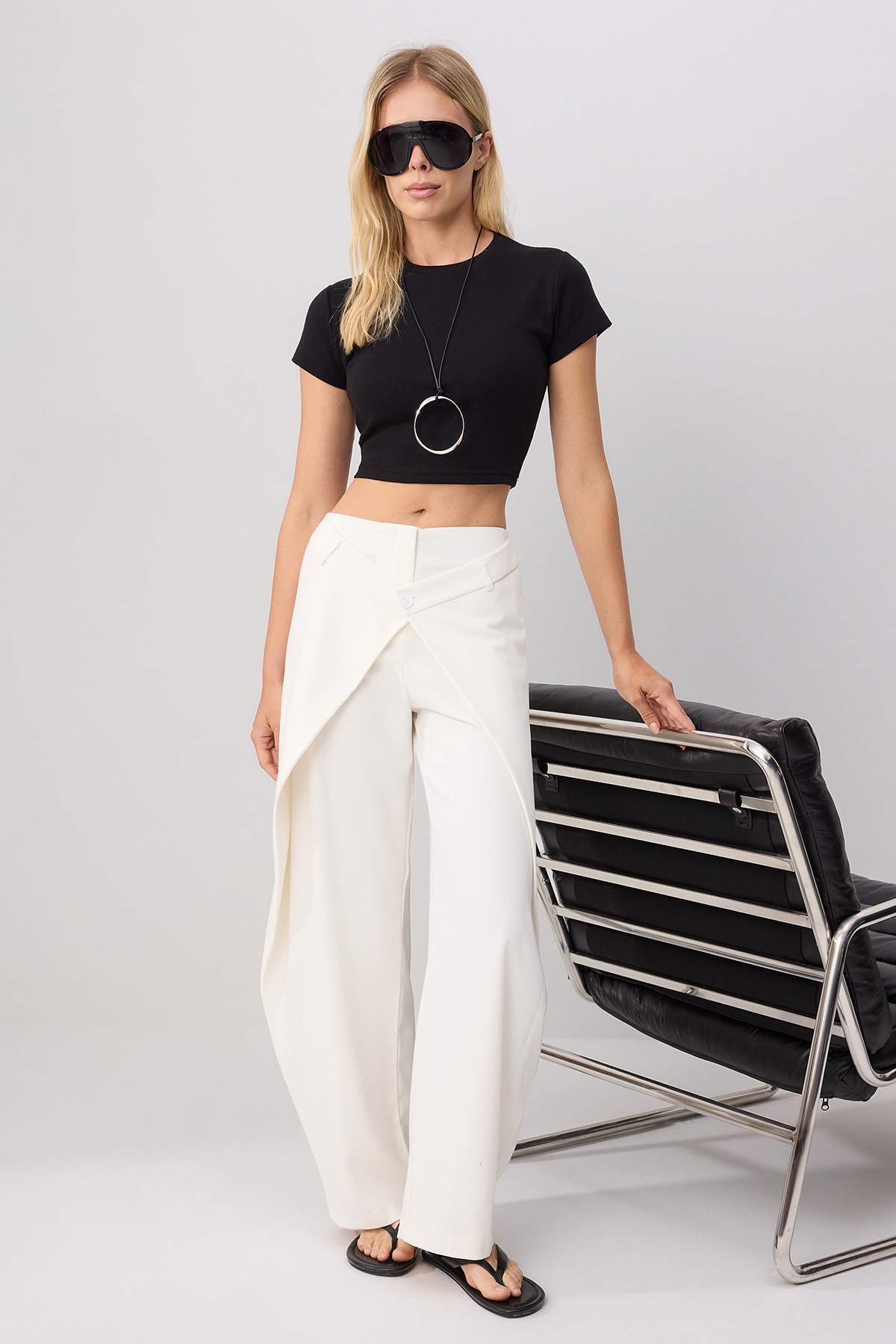 Trendyolmilla Beyaz Hacimli Pilili Balon Fit Kumaş Pantolon TWOAW26PL00149