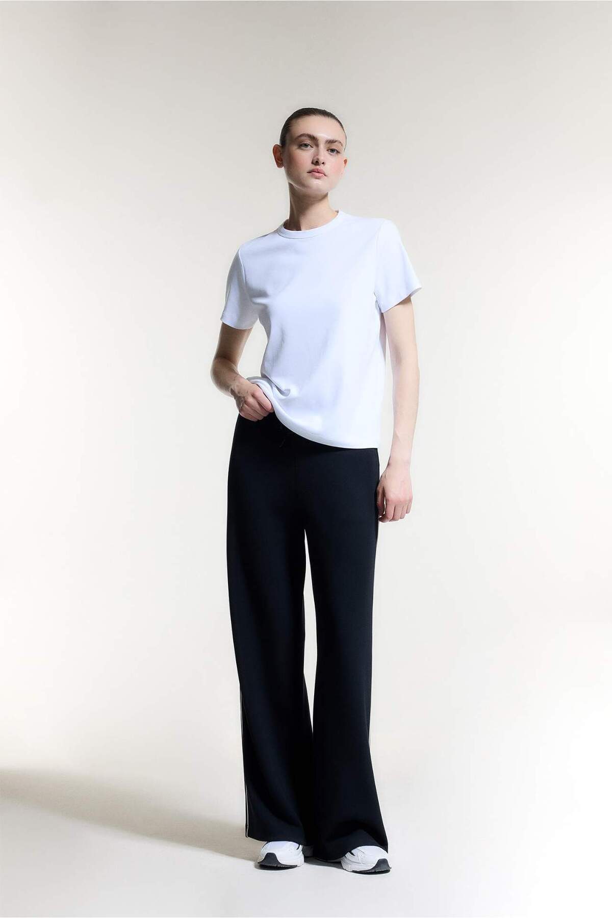DeFacto Ultra Yumuşak Wide Leg Geniş Paça Standart Boy Modal Sporcu Pantolon D7128AX25SP