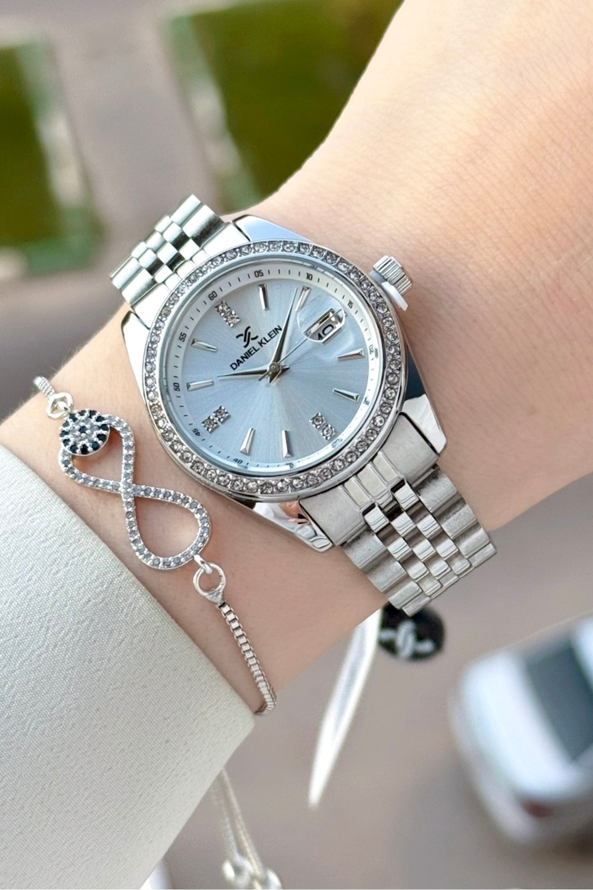Silver Color 32.5 Mm Gift Wrapped Women Wrist Watch