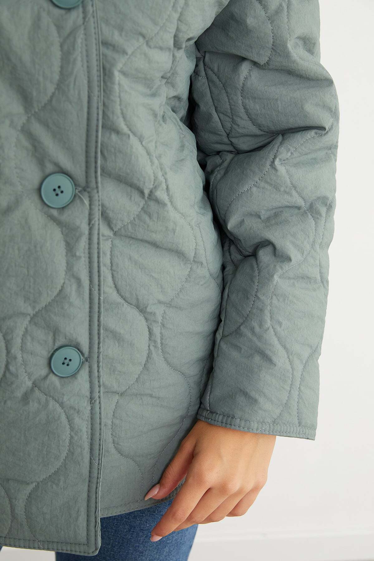 Fulla Moda Su Yolu Desenli Kapitone Oversize Düğmeli Mont görsel 7