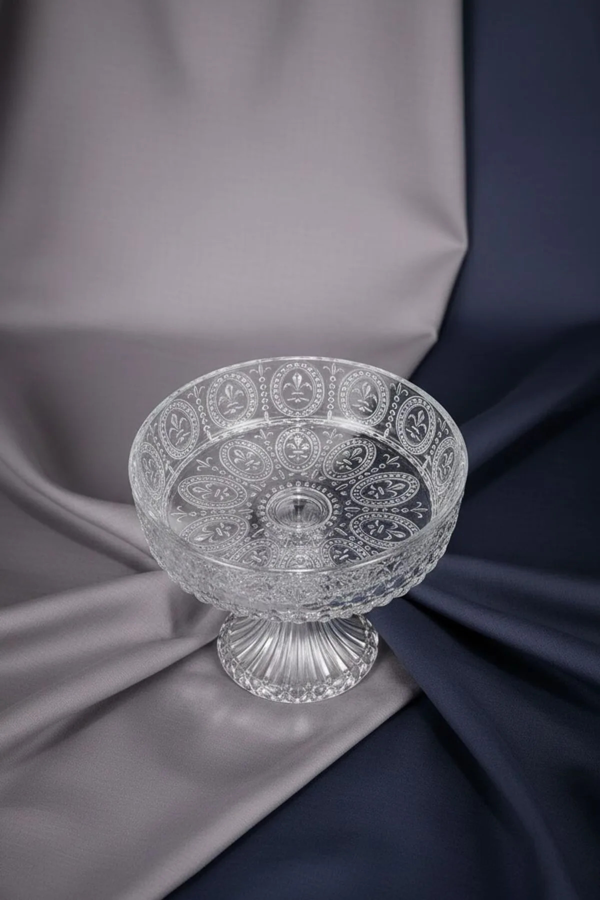 Alegre Fleur de Lis Vintage Ayaklı Sunumluk – Kristal Detaylı Küçük Boy