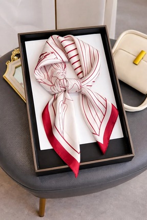 Mavero Kadın Kırmızı Ekru Zambak Ve Çizgi Desenli Rayon Fular 50x50 cm İpeksi...