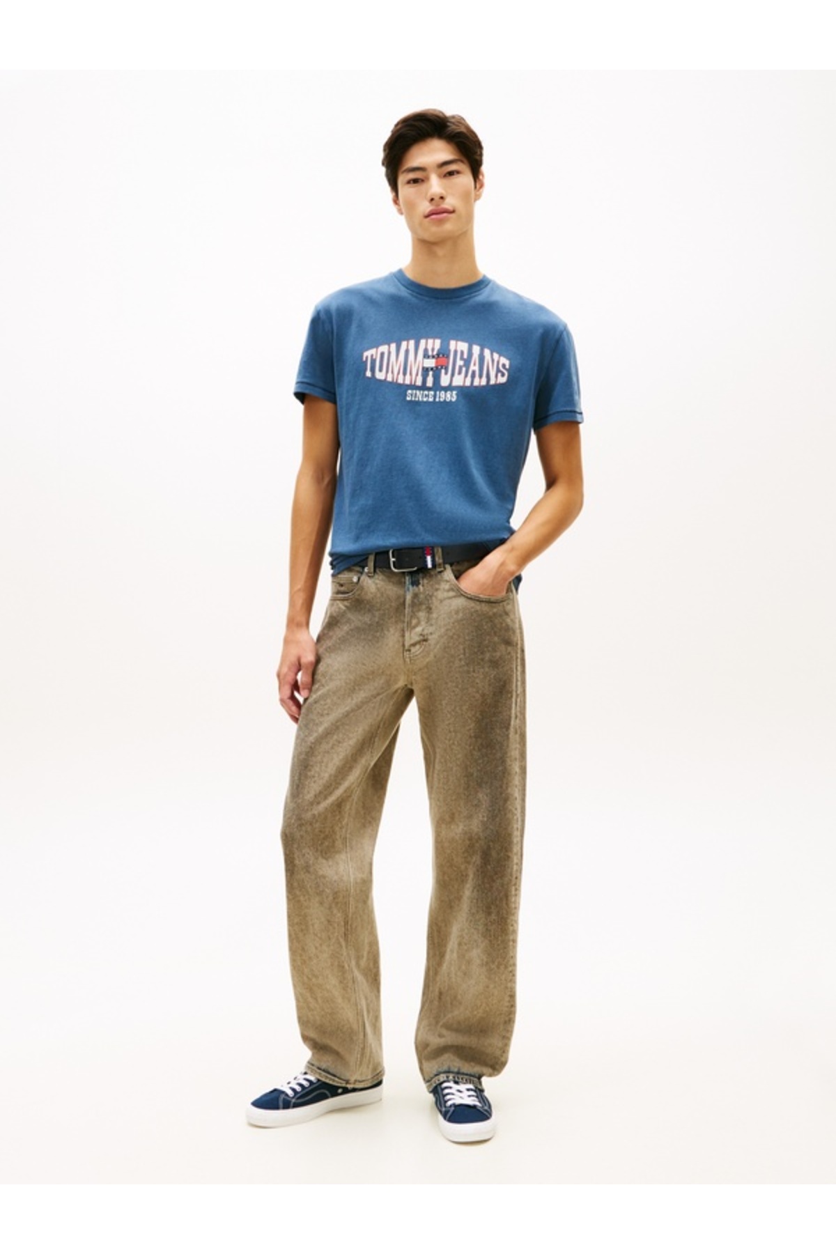 Male TJM REG LA waving FLAG ext DM0DM22520-THC1G