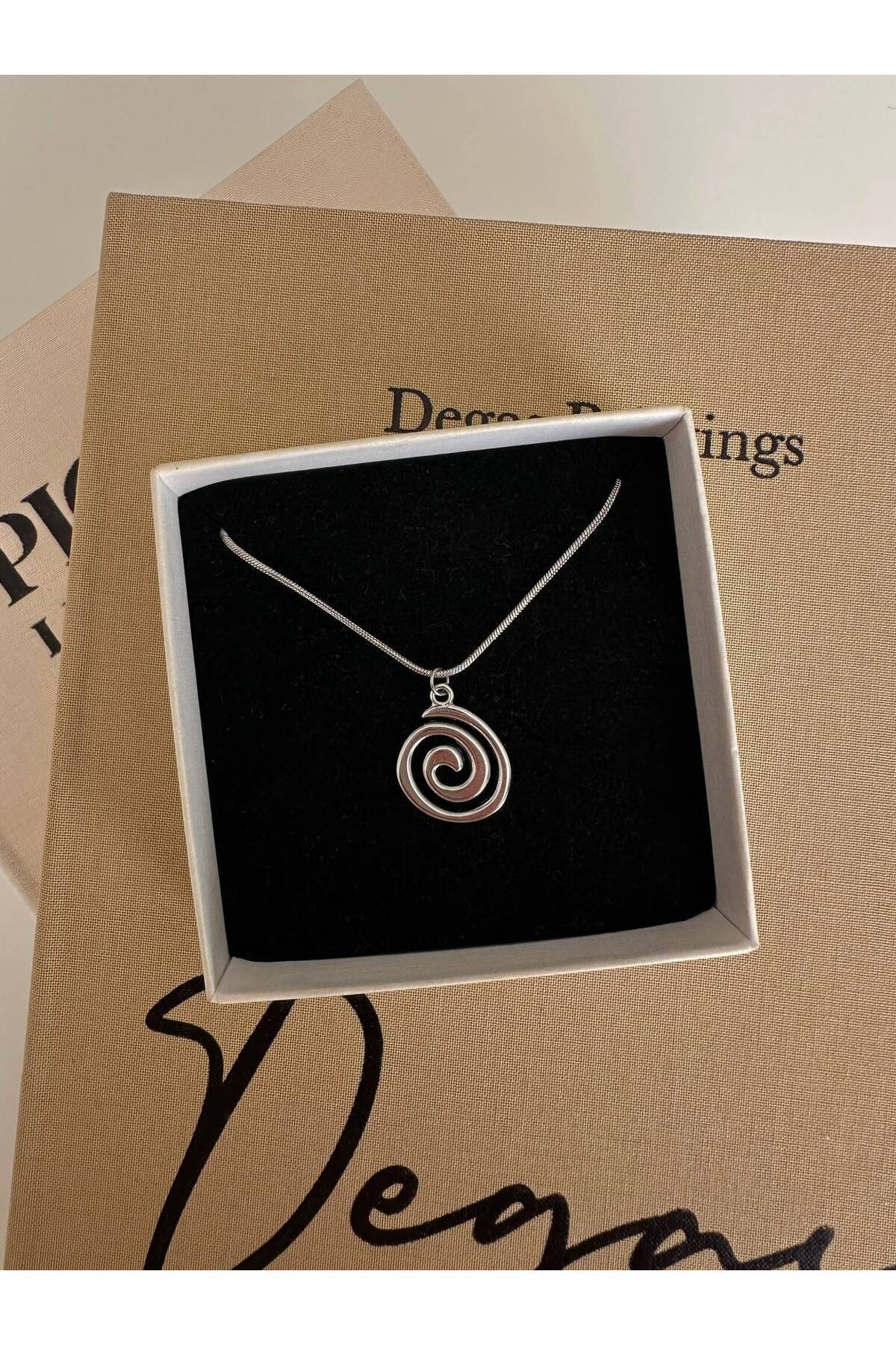 Spiral Charm Çelik Zincirli 45 cm Yazlık Gümüş Kolye - Detay Görseli 3