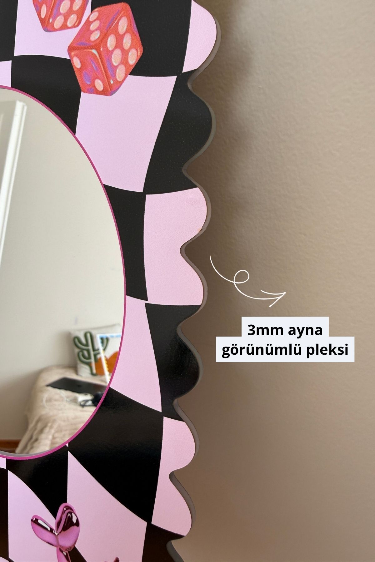 Retro Dalgalı Çerçeve Ayna Görünümlü Pleksi Duvar Dekoru, Mor Siyah Dama Desenli (25x35 cm)