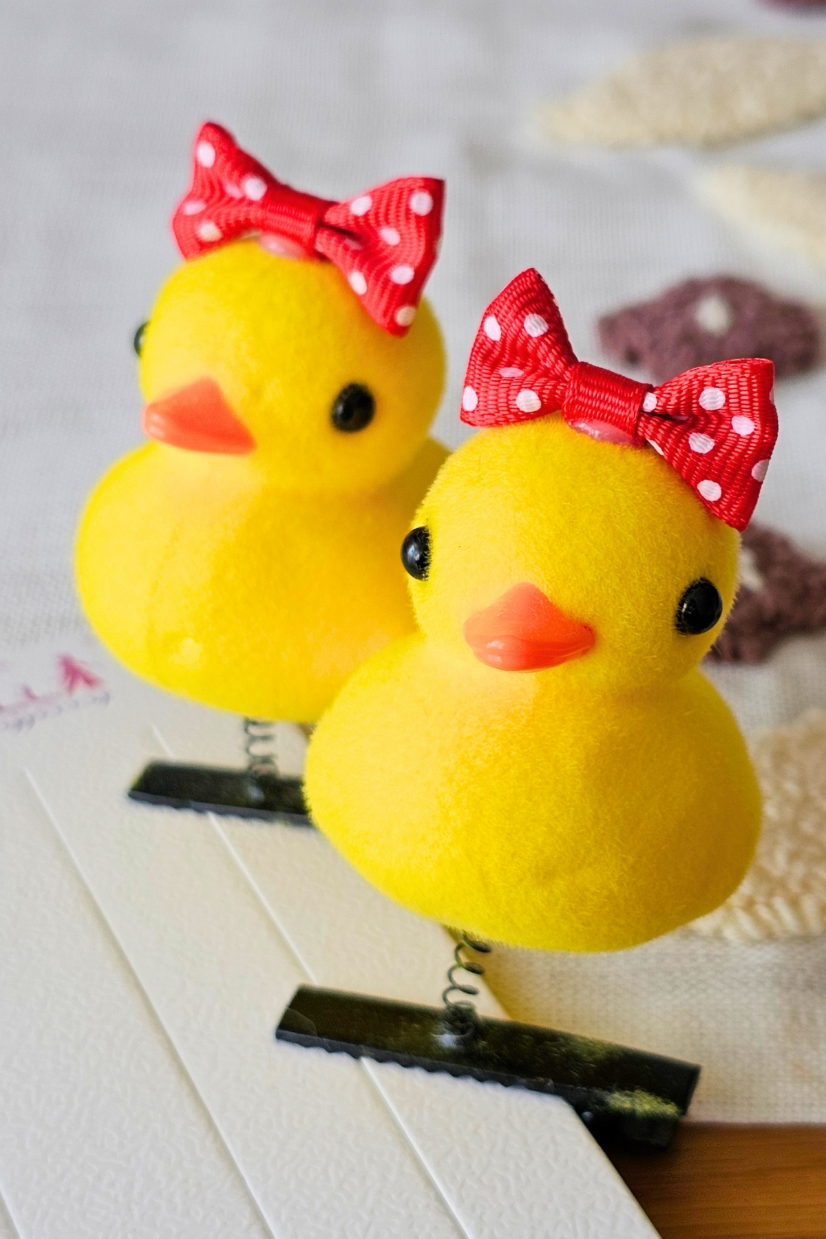 2-Piece 3D Size Red Bowknot Yellow Duck Swinging Clamp Buckle Set - Girls Clip-on Hairpin