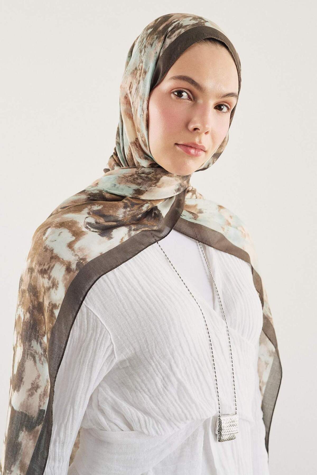 DeFacto Fresh Scarfs X Shadow Floral Viskon Şal I1753AX26SM görsel 2