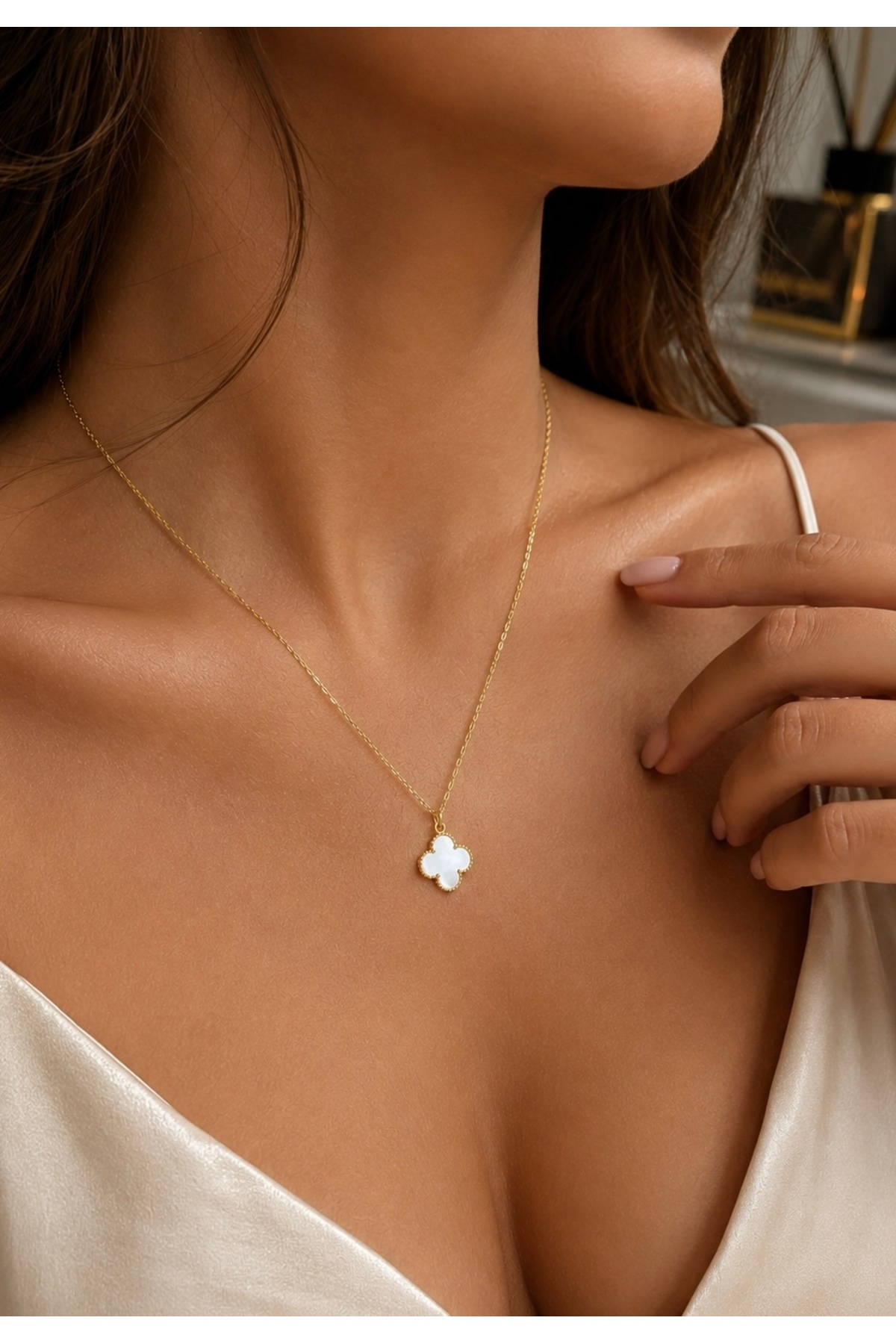 LİNOVE JEWELLERY Gümüş beyaz yonca kolye, 925 ayar gümüş yonca kolye, 14K altın kaplama yonca white clover necklace görsel 3