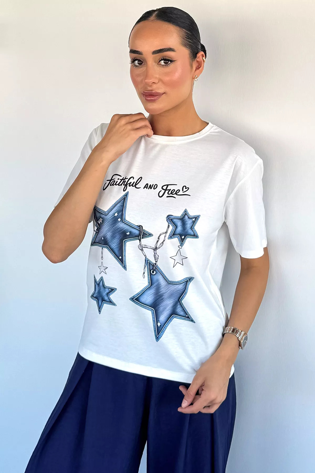 Aryena White Women's Star Printed T-Shirt