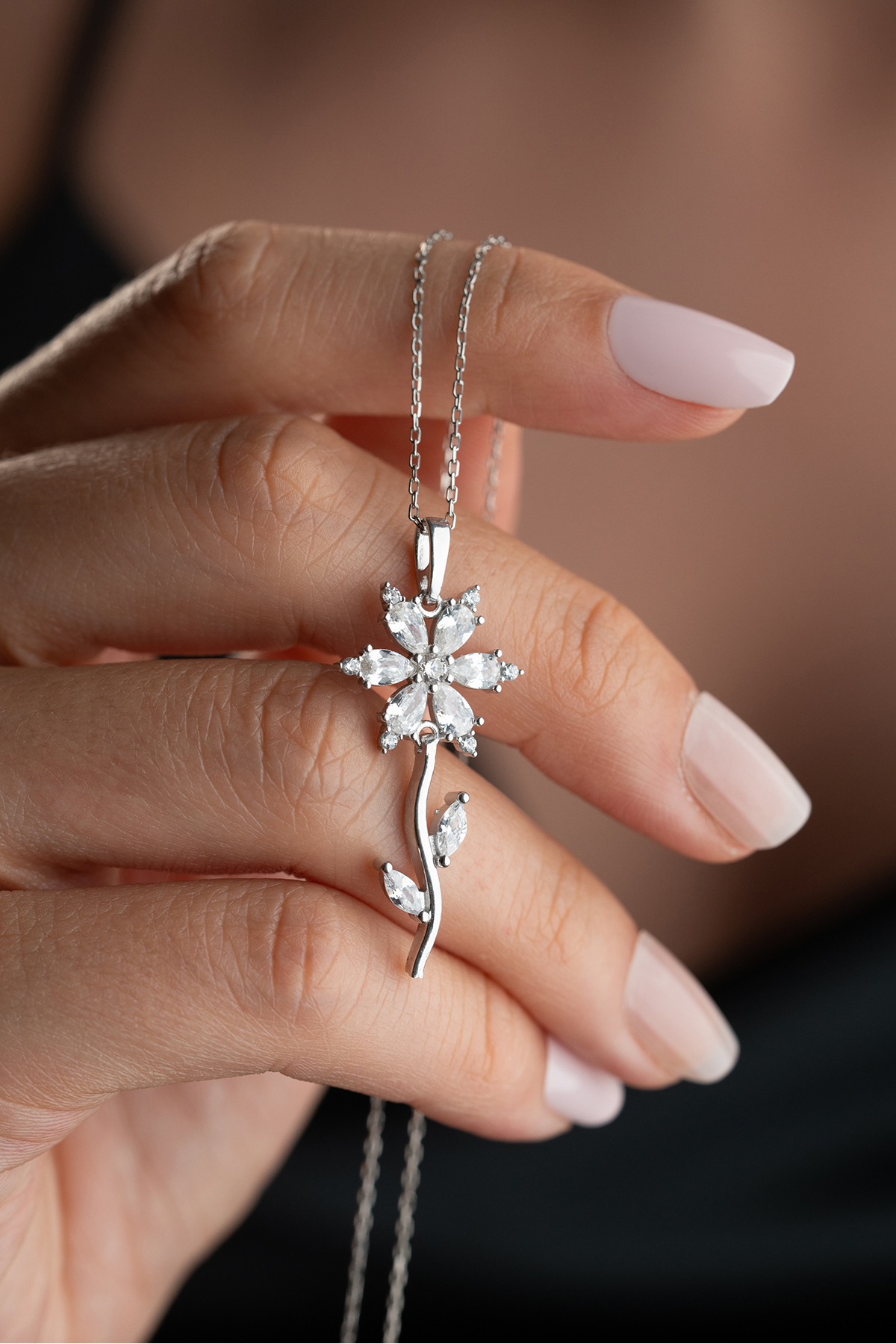 Silvano Jewelry 925 Ayar Gümüş Işıklı Kutuda Nergis Çiçeği Aşk Kolye görsel 2