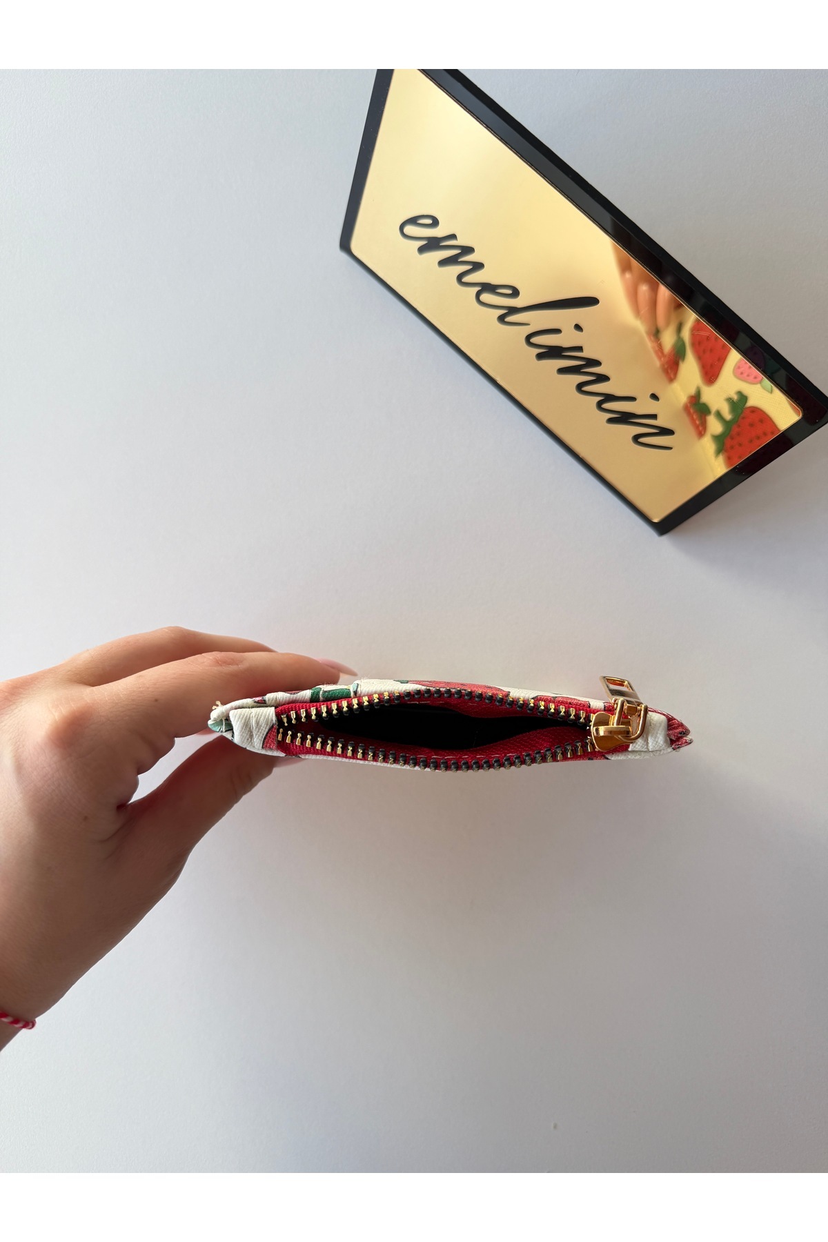 emelimin Kadın Çilek Detaylı Fermuarlı Kartlık Desenli Mini Cüzdan Çok Bölmeli görsel 4
