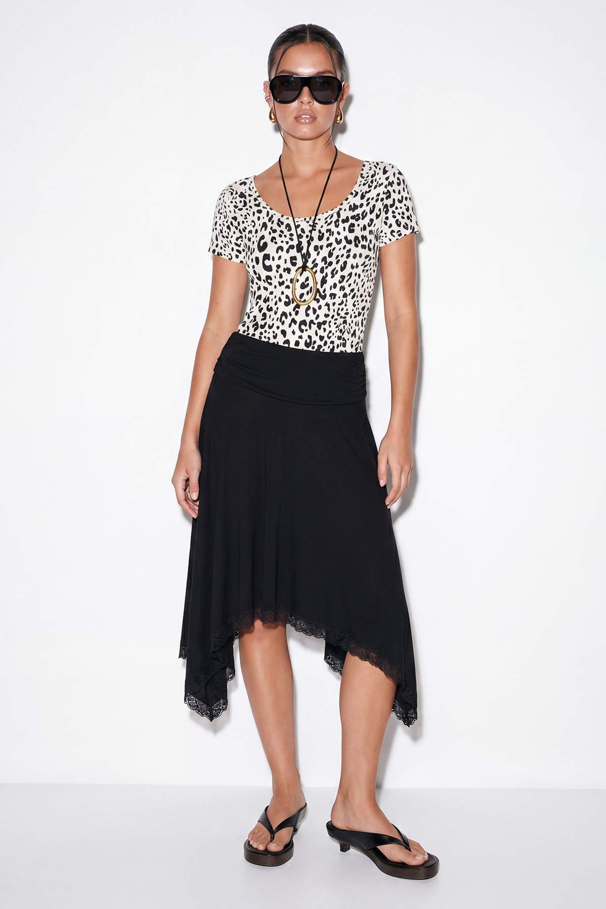 Drop by Trendyolmilla Siyah Asimetrik Kesim Eteği Dantelli Beli Lastikli Etek TDRSS26ET00050