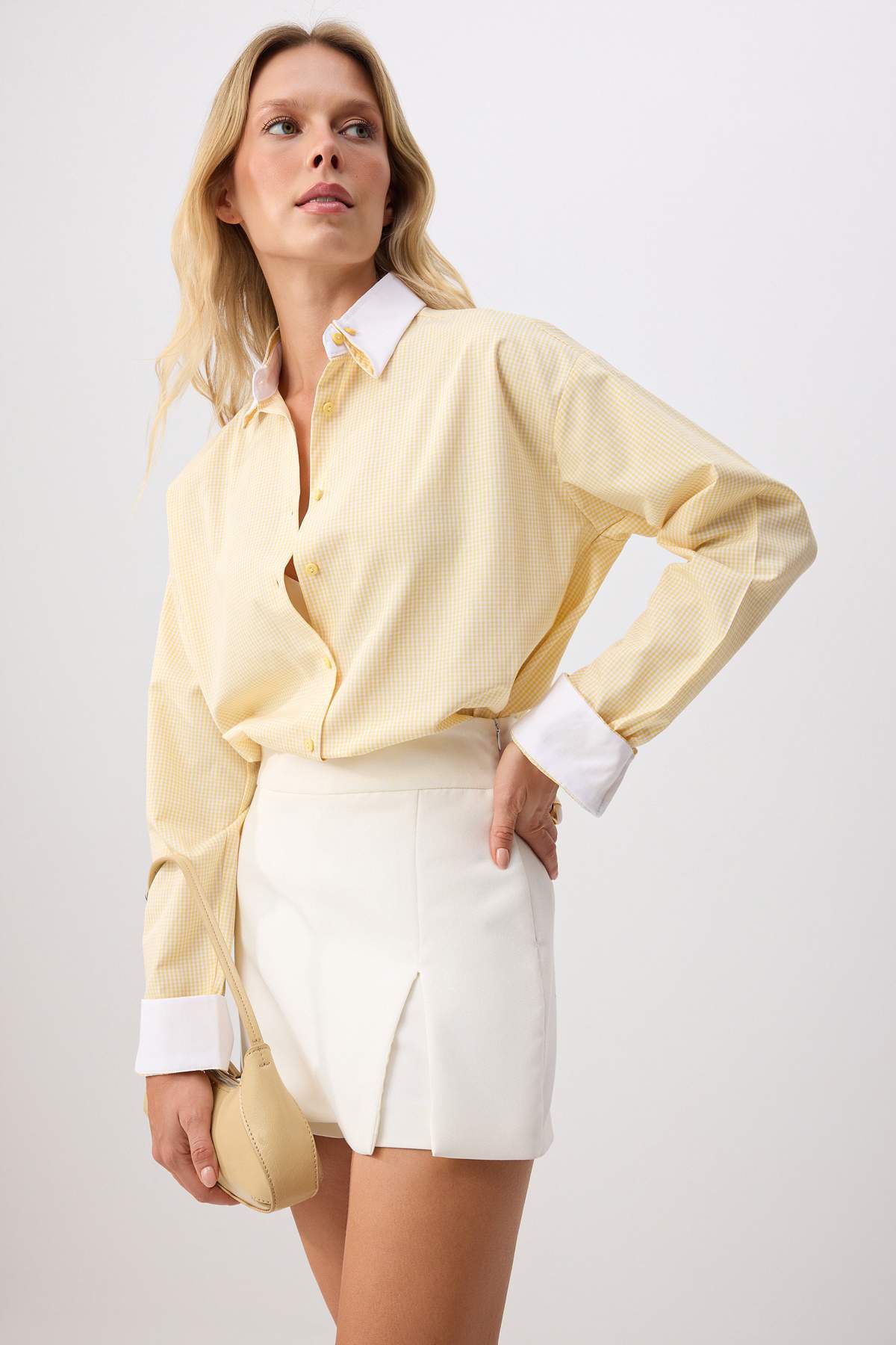 Trendyolmilla Sarı-Çok Renkli Kareli Kontrast Çift Yaka Detaylı Oversize Gömlek TWOSS26GO00194