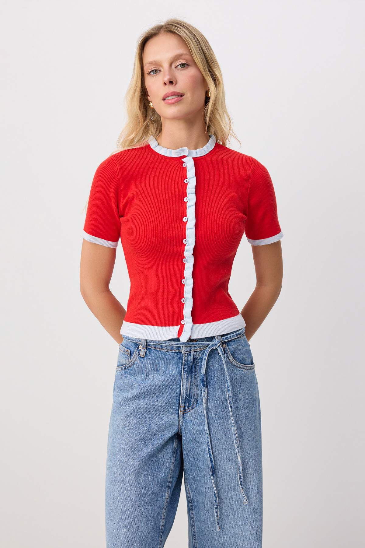 Trendyolmilla Kırmızı Premium İplik Renk Blok Detaylı Yumuşak Dokulu Triko Bluz TWOSS26BZ00166