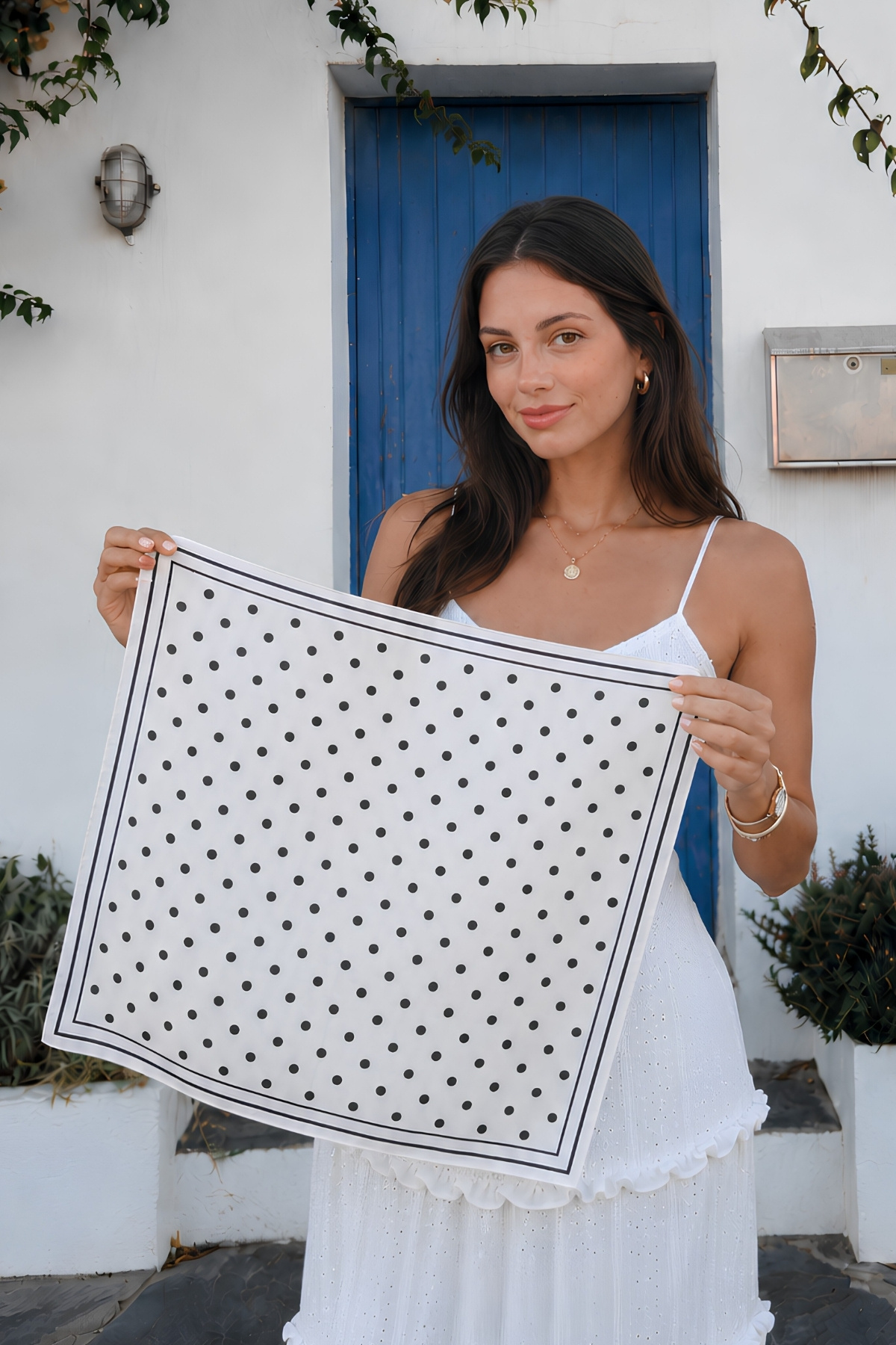 tarzınısec Beyaz Puantiye Model Fular Bandana Şal Estascarf 70x70 Cm görsel 3