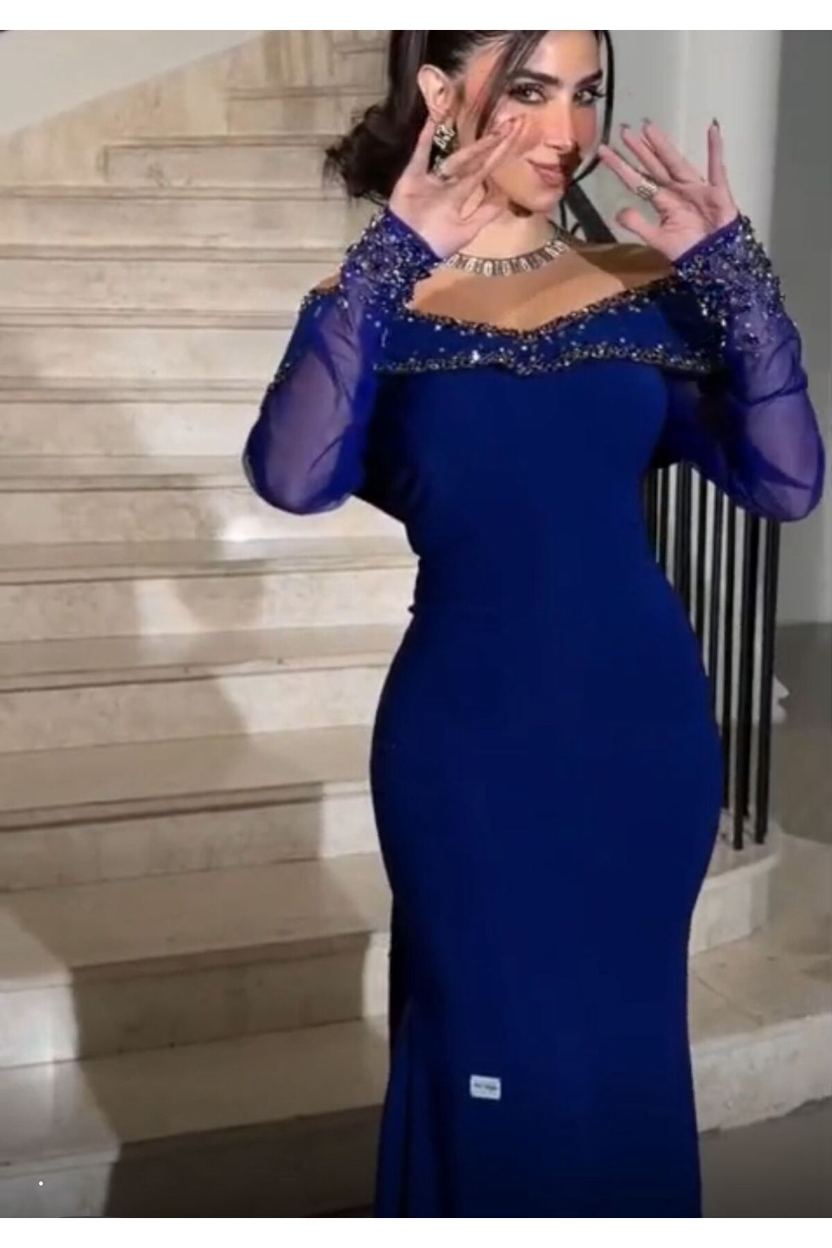 فستان سهرة ملكي بلون أزرق ملكي بتطريز
