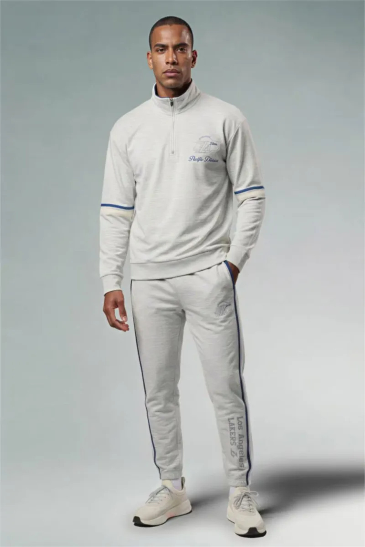 DeFacto NBA Los Angeles Lakers Standart Fit Skuba Dalgıç Kumaş Jogger F6978AX26SP görsel 2