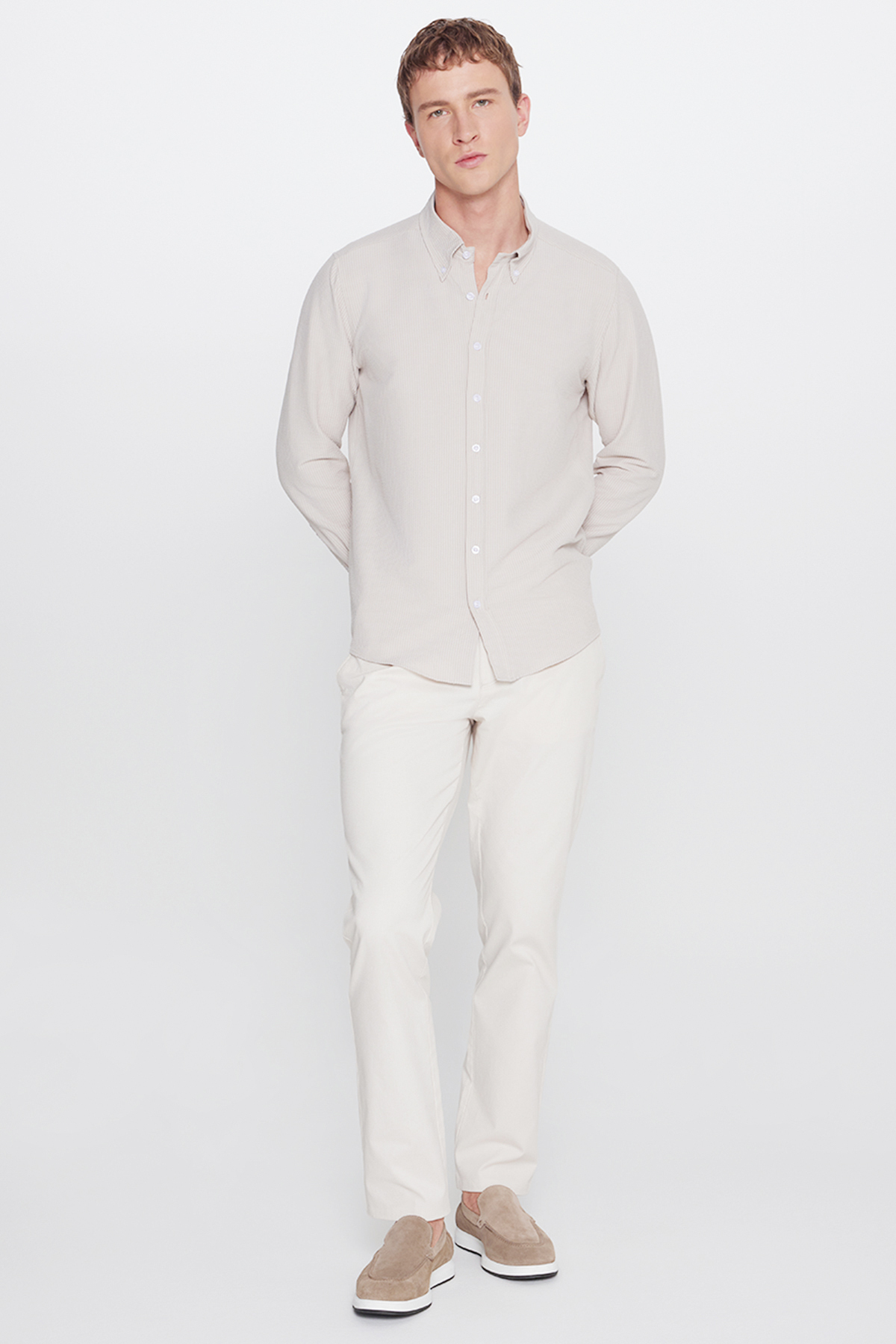 Erkek Bej Slim Fit Dar Kesim Düğmeli Yaka Gofre Desenli Gömlek — بژ ACE201262060 — تصویر 2 از 6