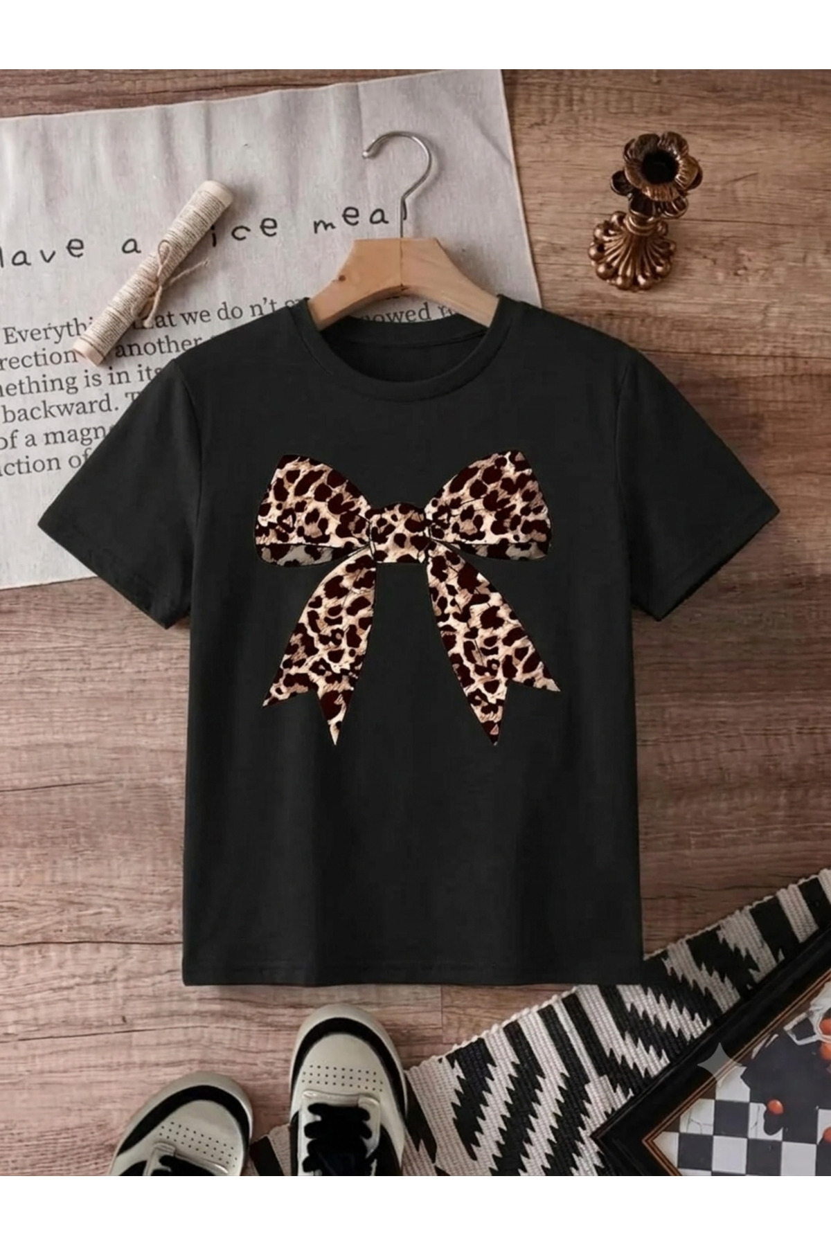 KOZİA OUTDOORS Ženska majica sa leopard printom i leptir mašnom, široki izrez