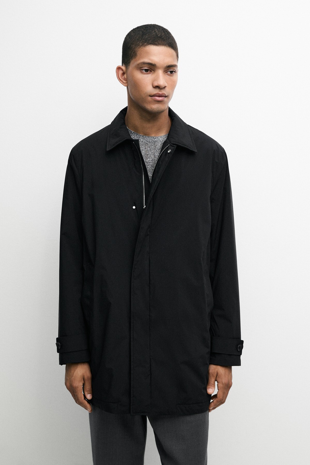 Massimo Dutti Teknik kumaş trençkot görsel 2