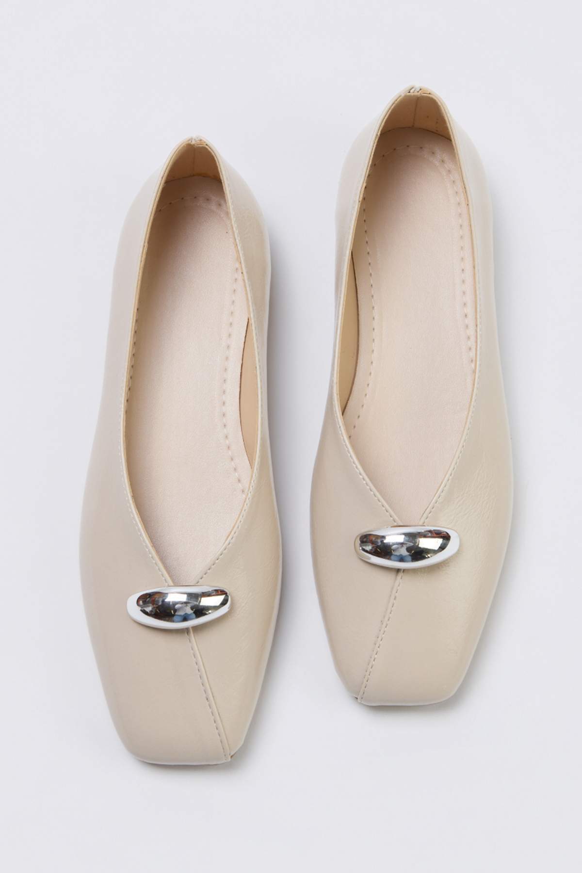 TRENDYOL SHOES Beigefarbene, detaillierte Damen-Ballerinas mit quadratischer ...