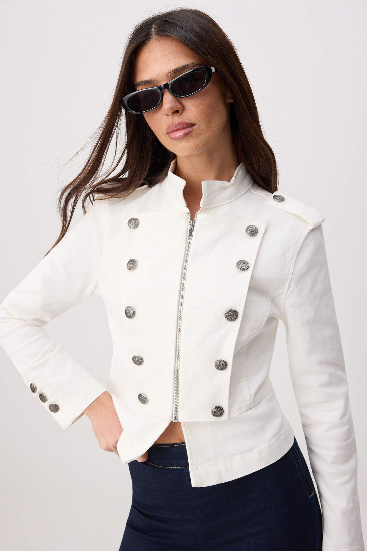 Trendyolmilla Beyaz Düğme Detaylı Napolyon Denim Ceket TWOSS26CE00049