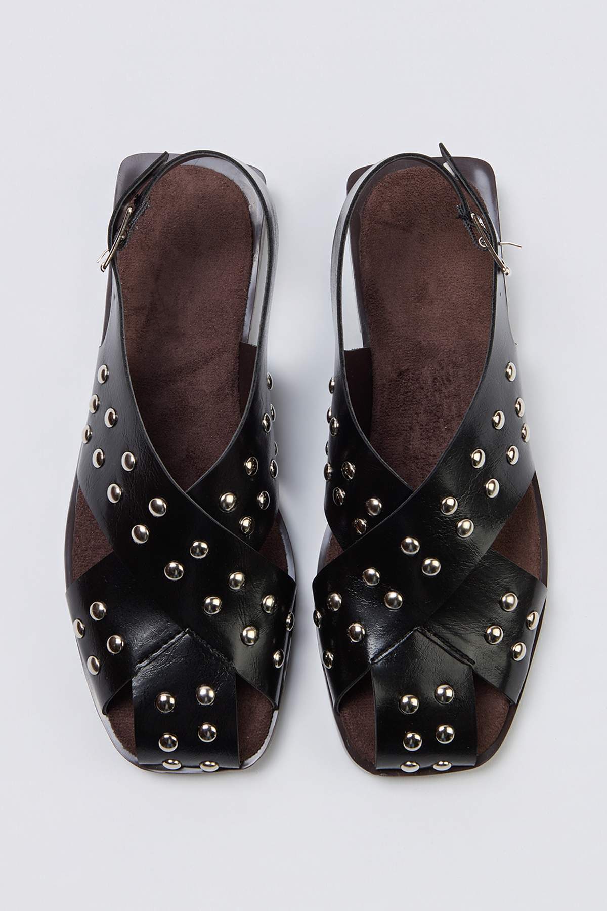 TRENDYOL SHOES Schwarze Trok-Damensandalen mit Details TAKSS26SD00028
