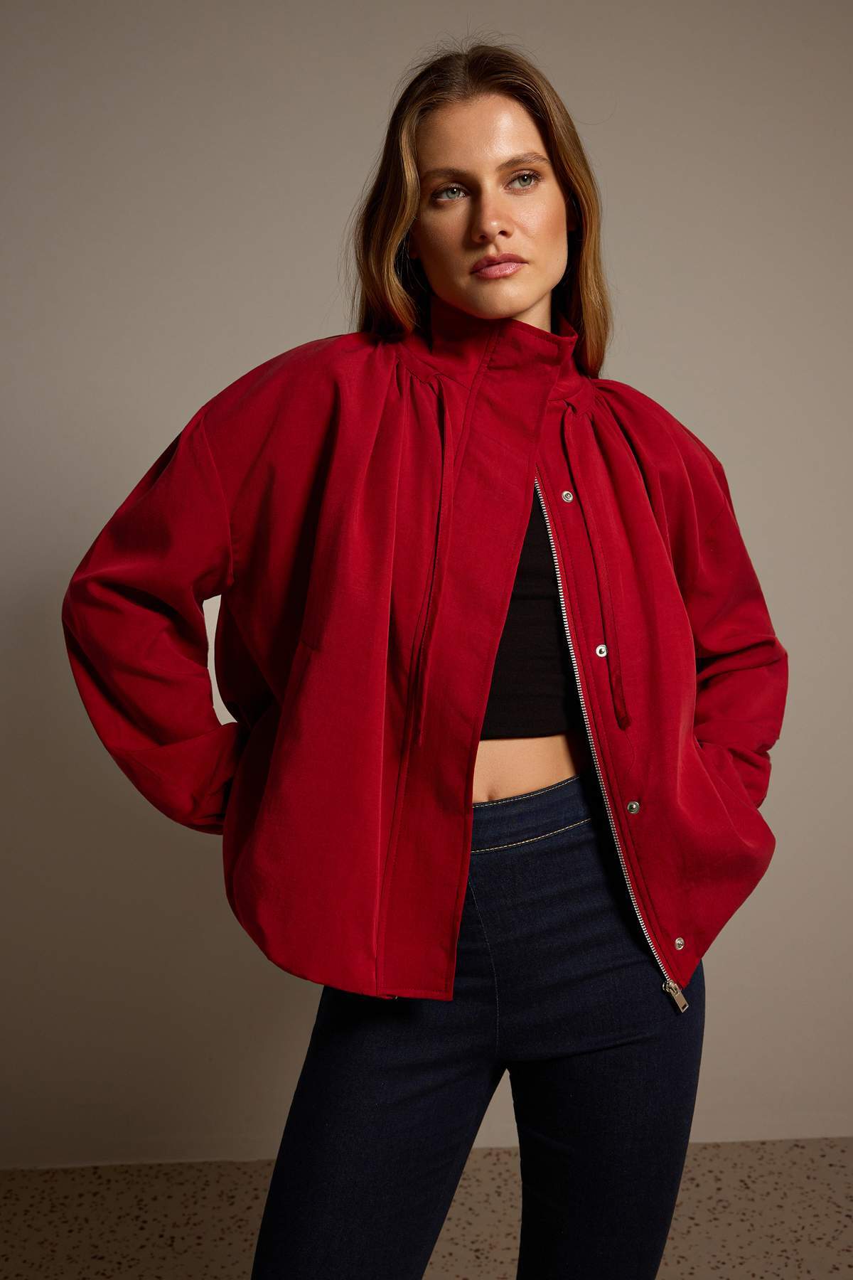 Kırmızı Oversize Dik Yakalı Keten Görünümlü Bomber Mont TWOSS26MO00026