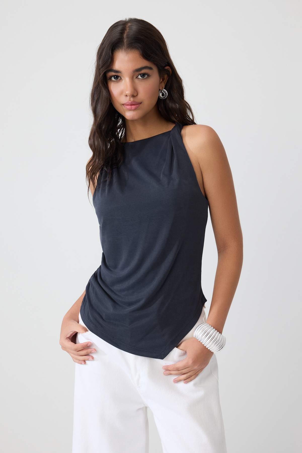 Trendyolmilla Antrasit Düz Fitted Kayık Yaka Kolsuz Modal Örme Bluz TWOSS26BZ00981