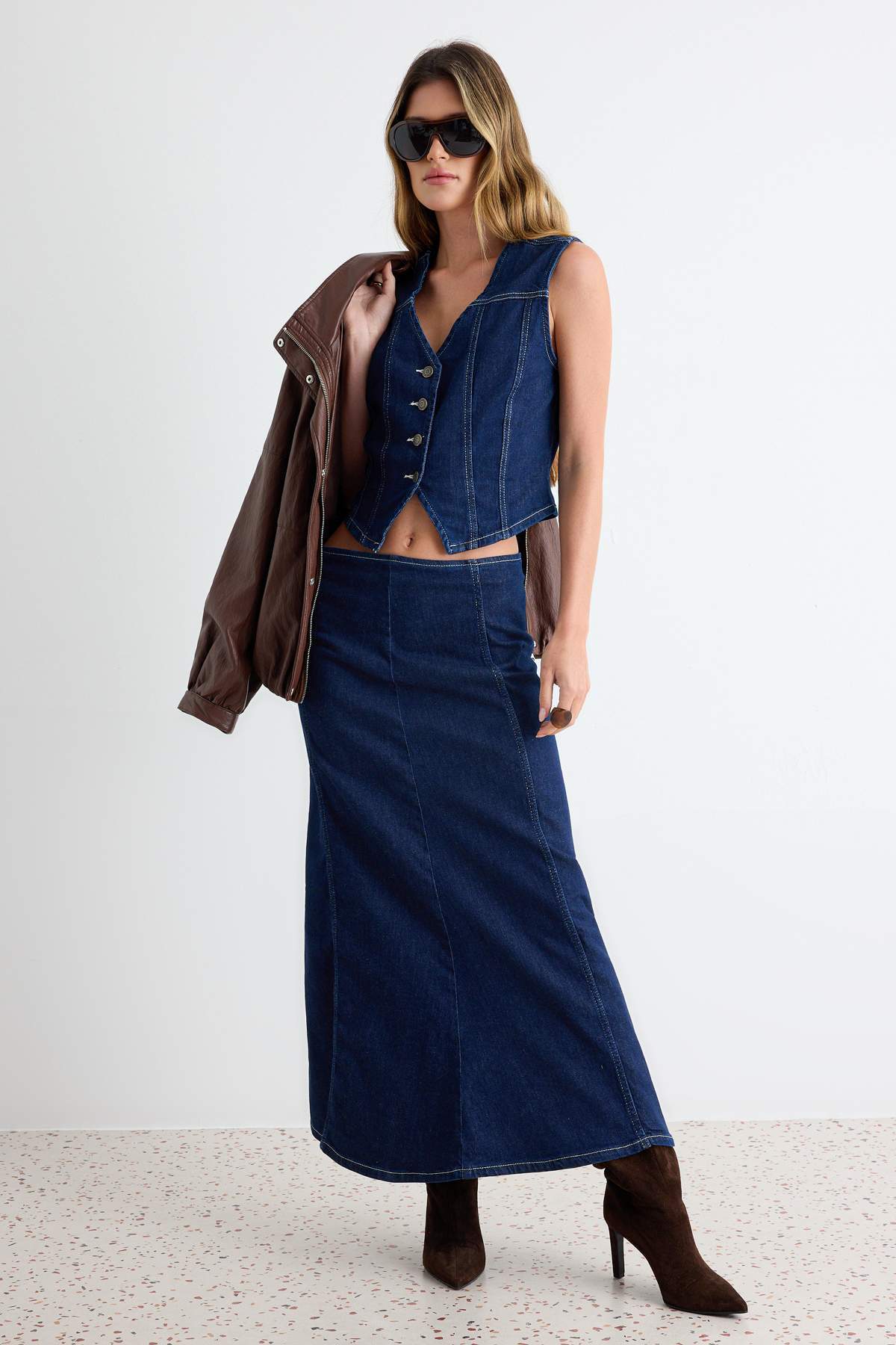 Trendyolmilla Koyu Mavi Az Esnek Volanlı Maxi Denim Etek TWOAW27ET00048
