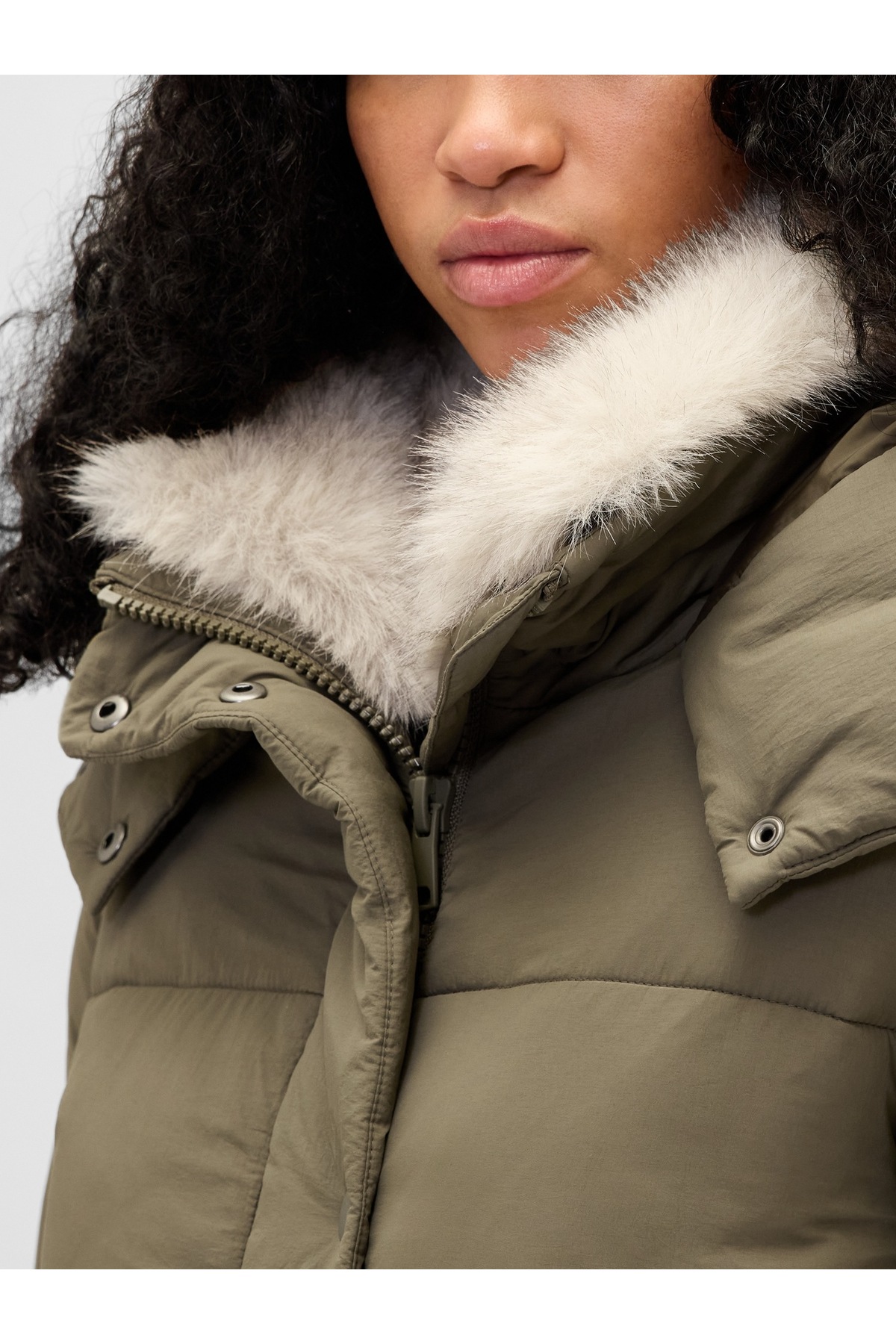GAP Kadın Haki Faux Fur-Trim Midi Puffer Şişme Ceket görsel 3